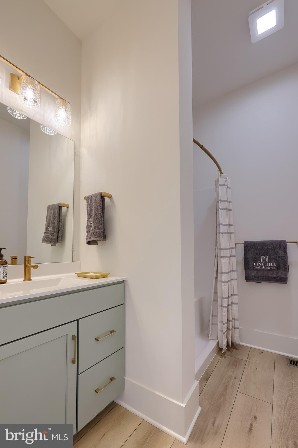 PINEBROOKE - Residential