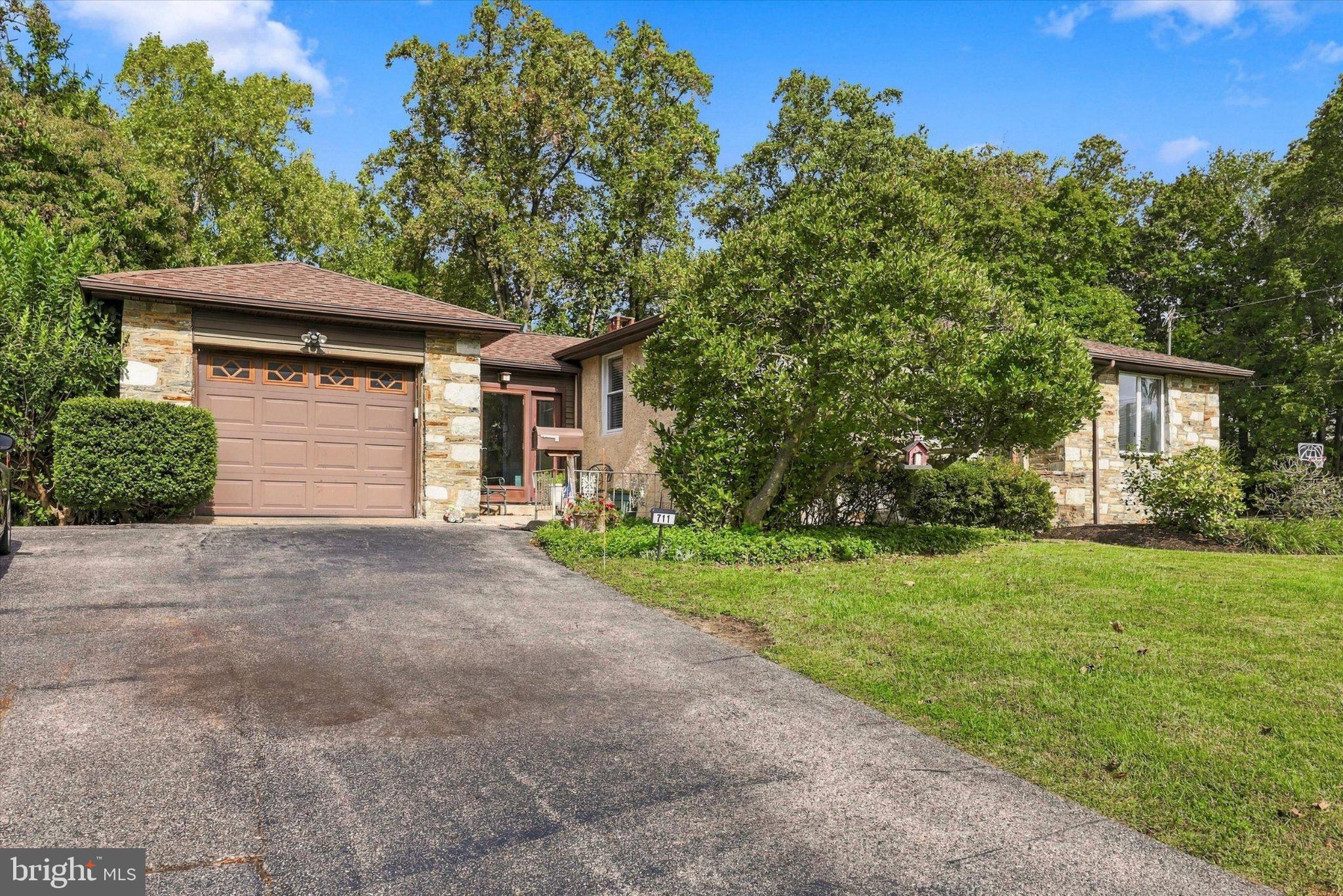711 STRATFORD DRIVE