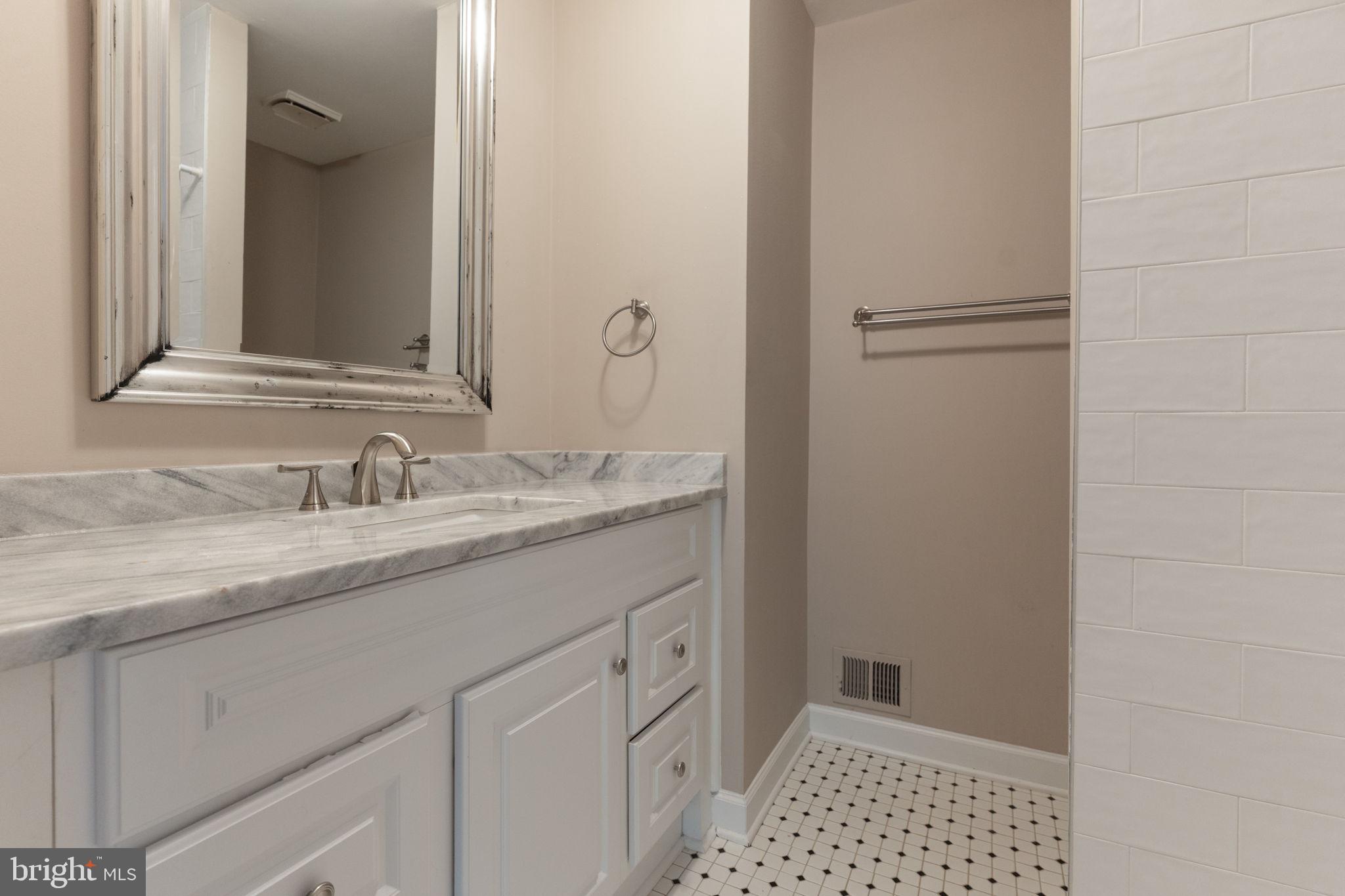 KINGS PARK WEST - Residential Lease