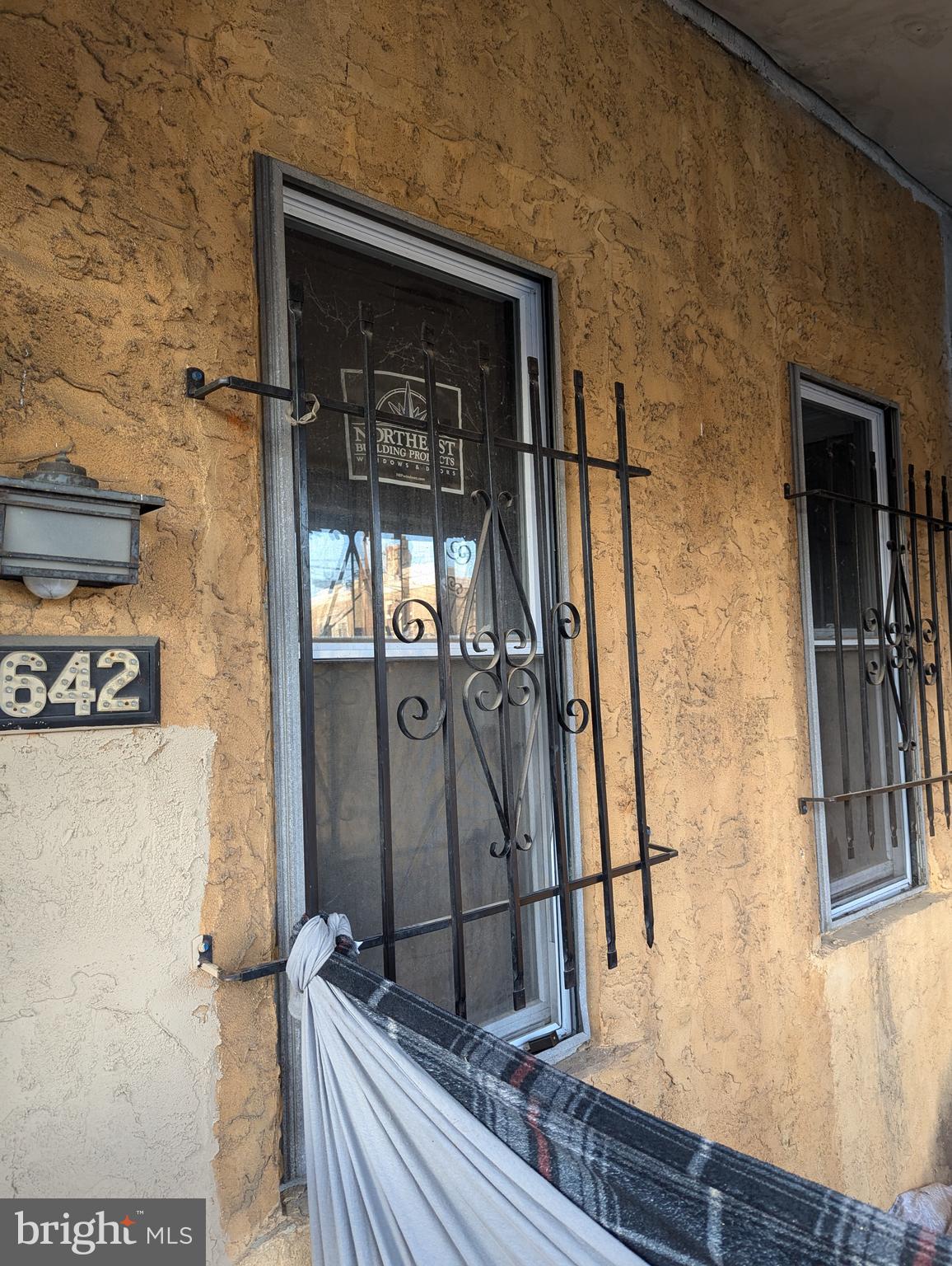 Handyman's special. Zoned for Multi-family this potential diamond needs a little TLC to be a great fix and flip or rental producing income property. It's close to public transportation. It's convenient to Center City. Shopping and entertainment venues are nearby. With the right vision and creativity transform this property into a great home.