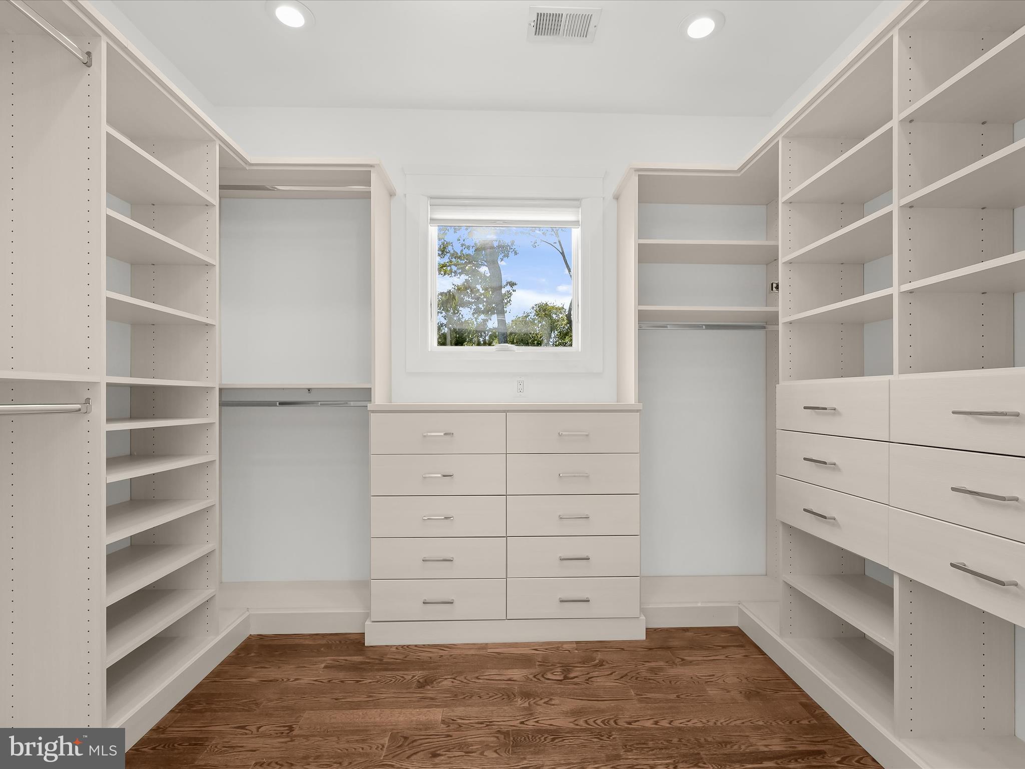 BELLEVUE FOREST - Residential