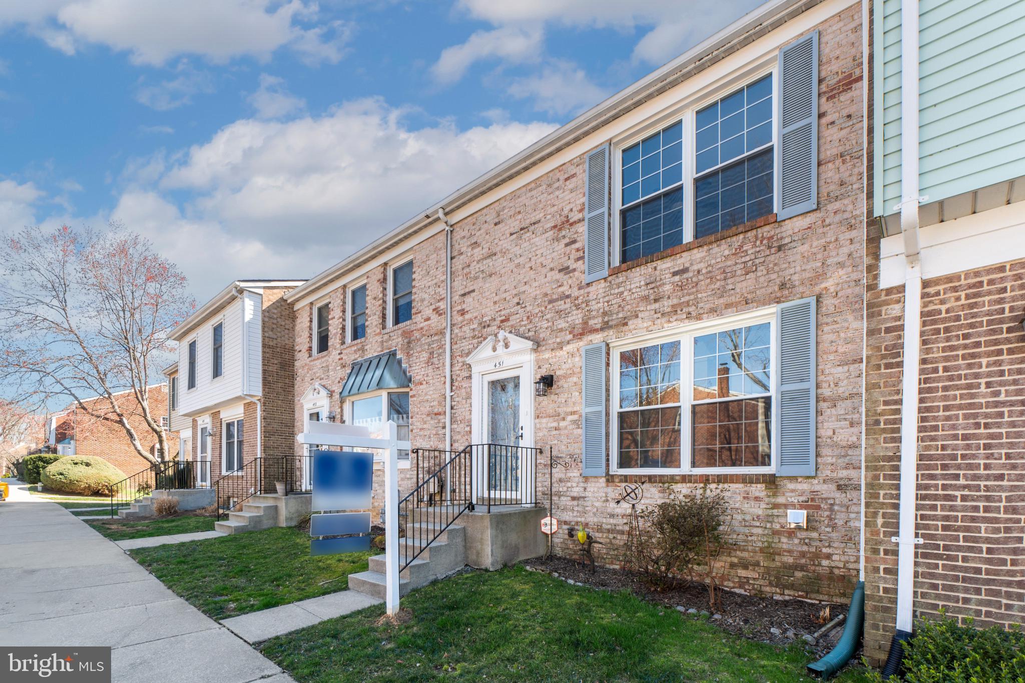 BAY HILLS - COLONIAL RIDGE - Residential