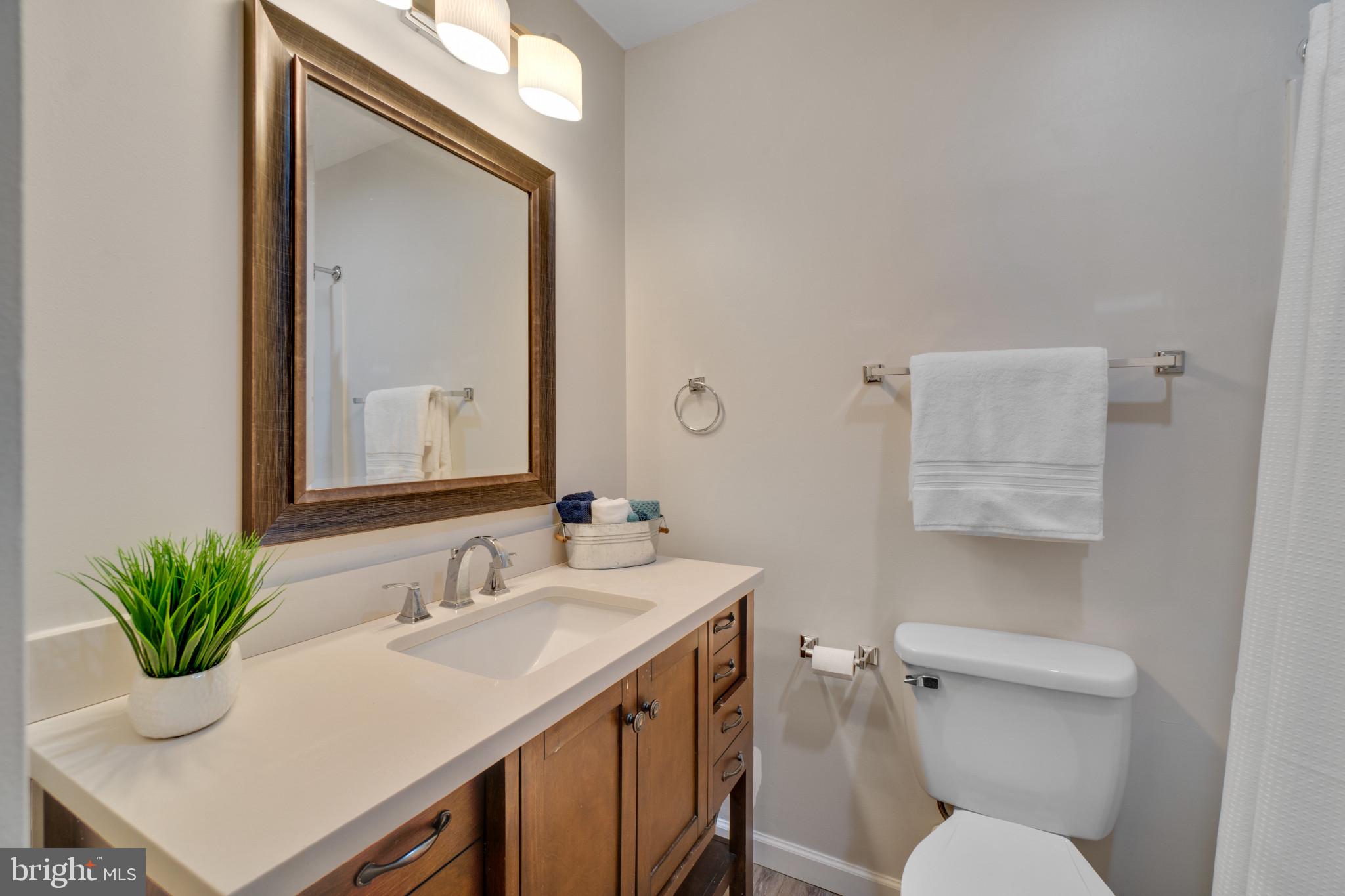 BAY HILLS - COLONIAL RIDGE - Residential