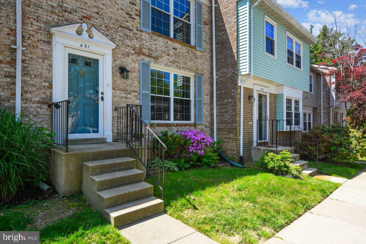 BAY HILLS - COLONIAL RIDGE - Residential