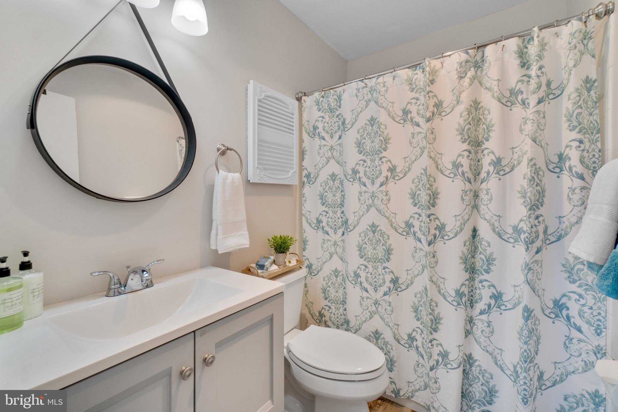 BAY HILLS - COLONIAL RIDGE - Residential