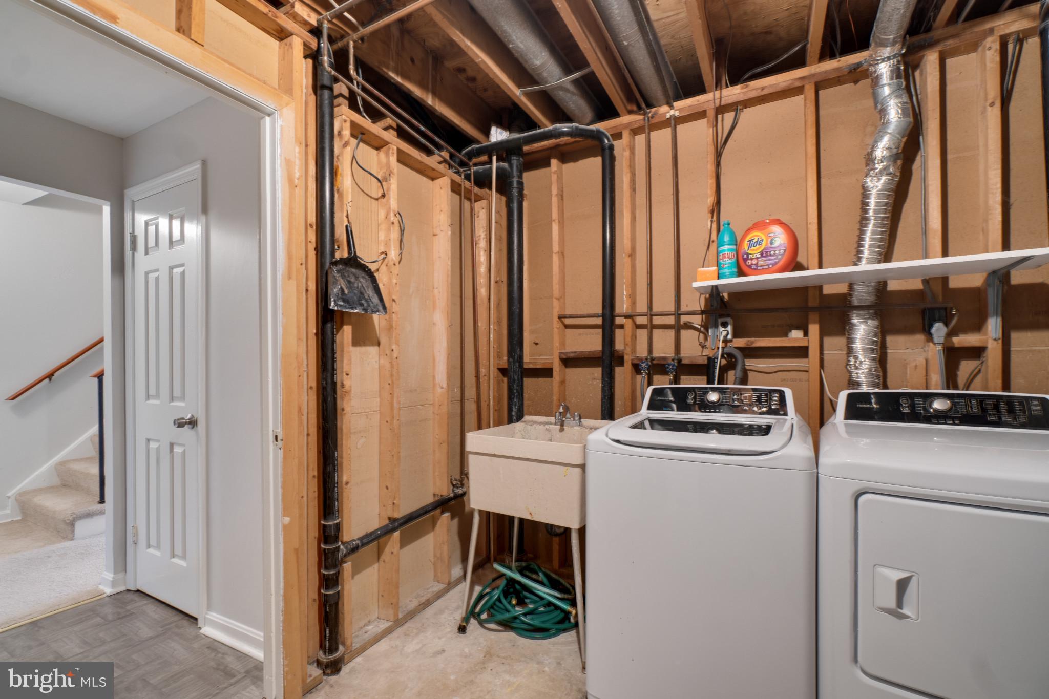 BAY HILLS - COLONIAL RIDGE - Residential