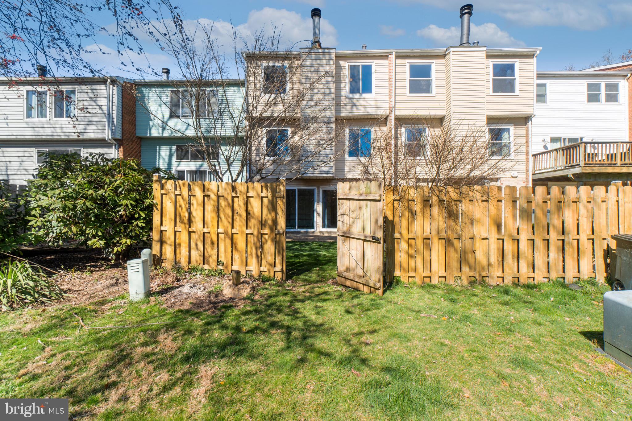 BAY HILLS - COLONIAL RIDGE - Residential