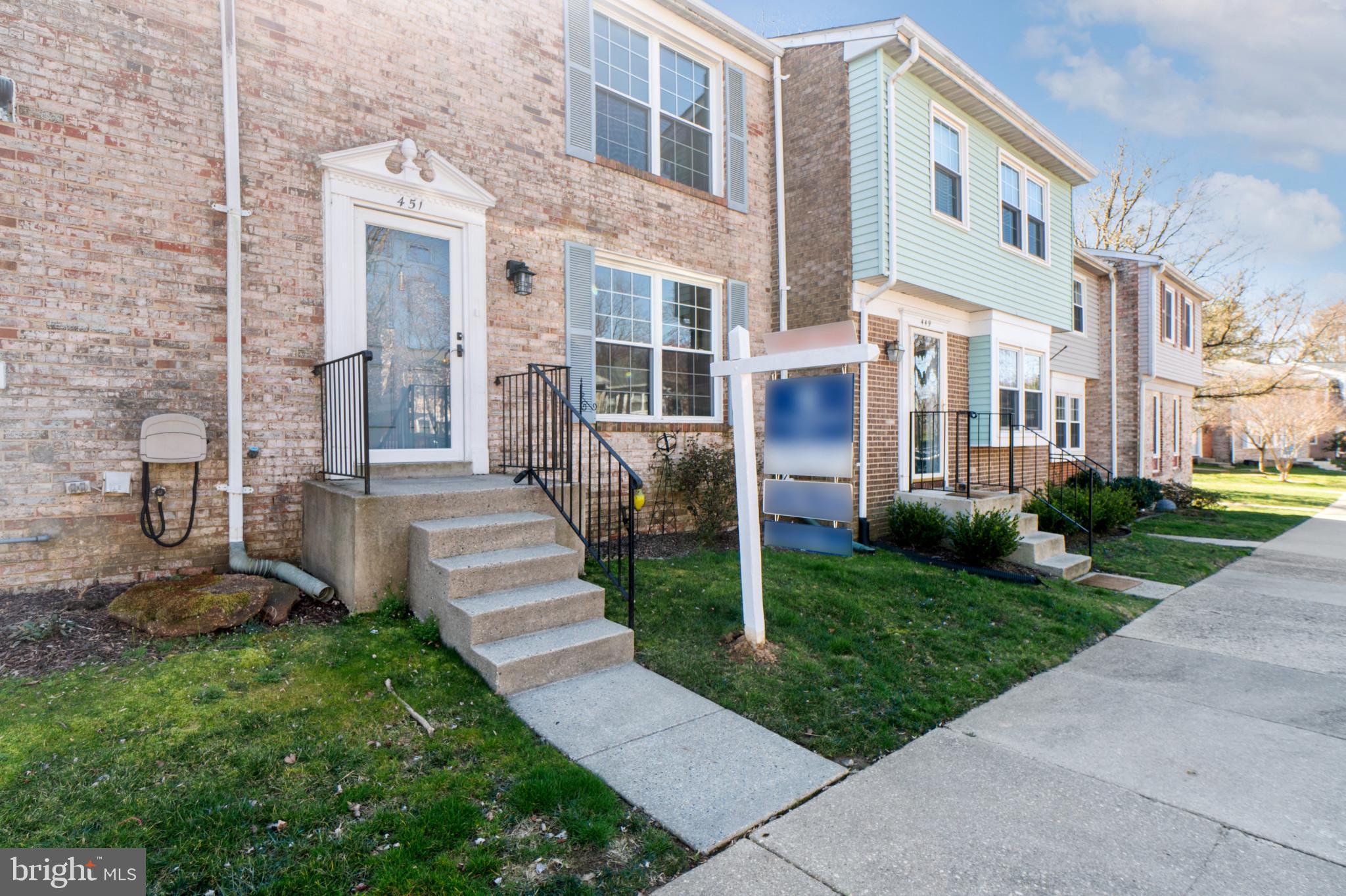 BAY HILLS - COLONIAL RIDGE - Residential