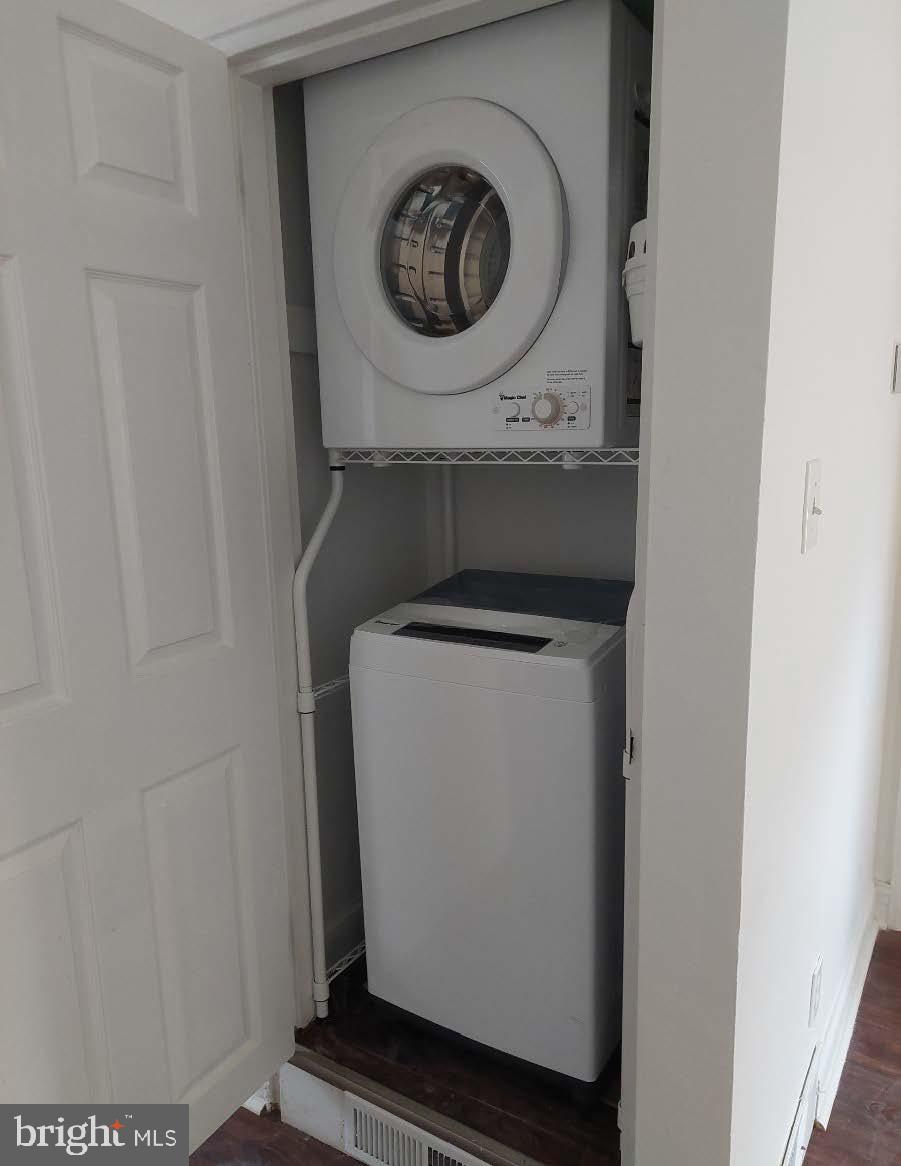 ROSELAND GARDENS - Residential Lease