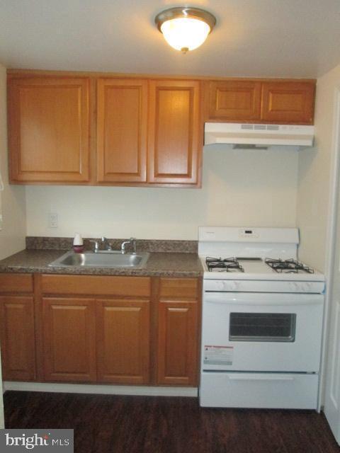 ROSELAND GARDENS - Residential Lease