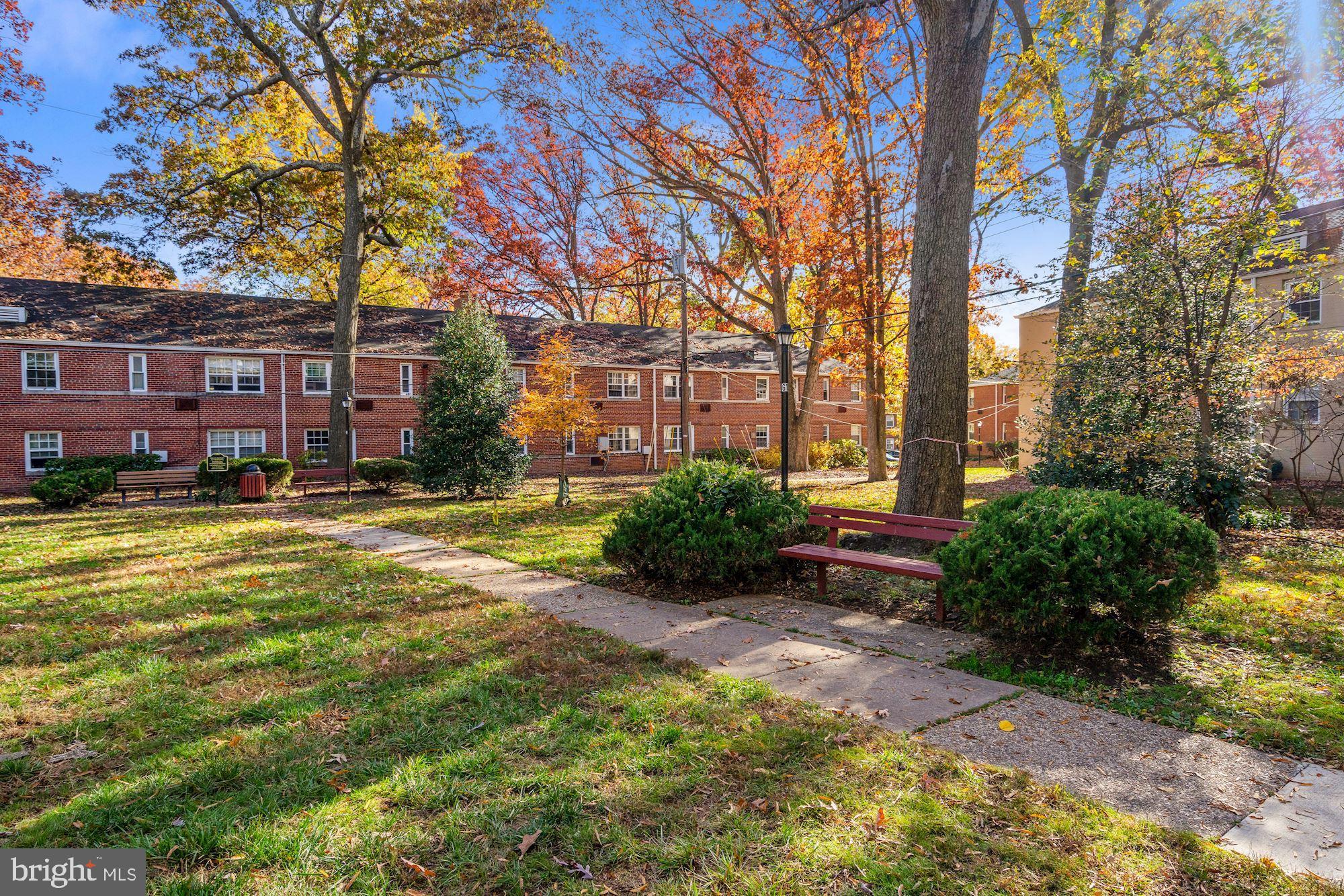 ARLINGTON OAKS - Residential