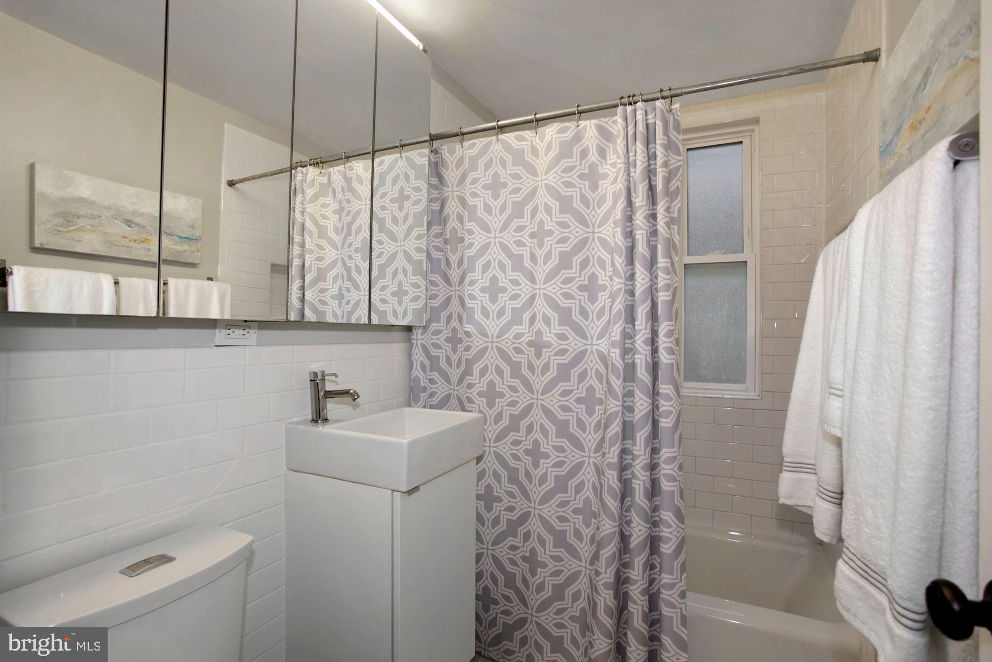 ARLINGTON OAKS - Residential