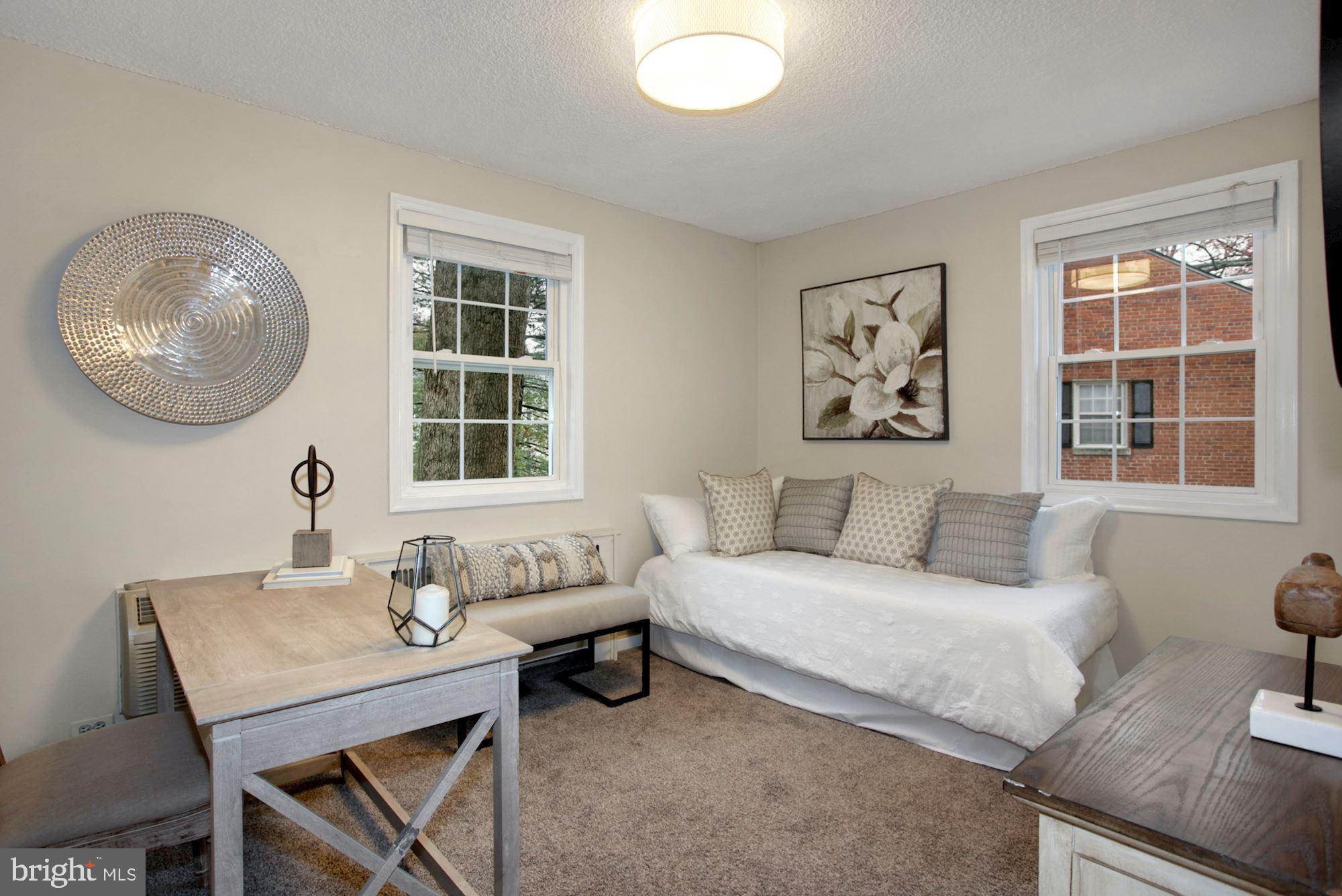 ARLINGTON OAKS - Residential