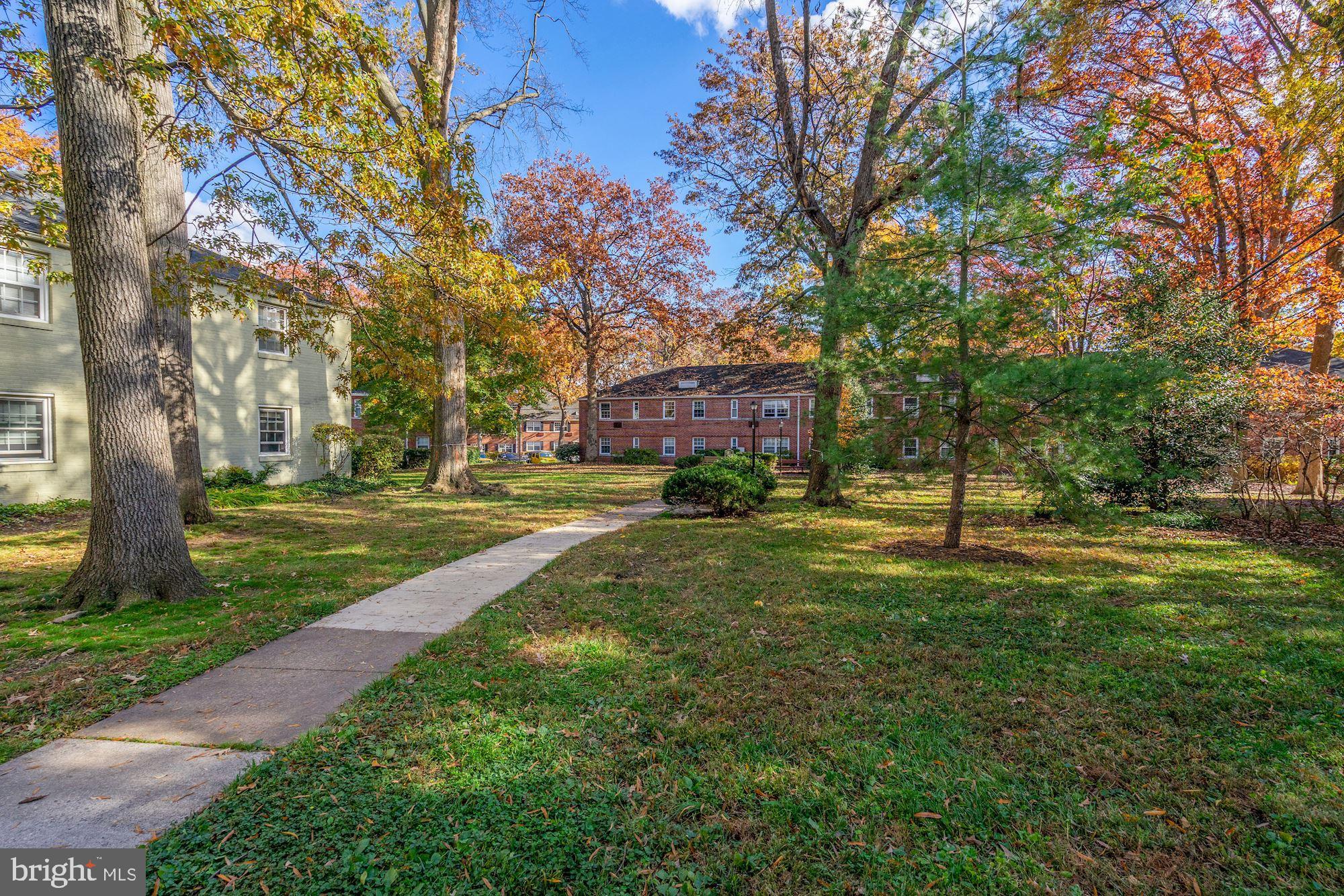 ARLINGTON OAKS - Residential