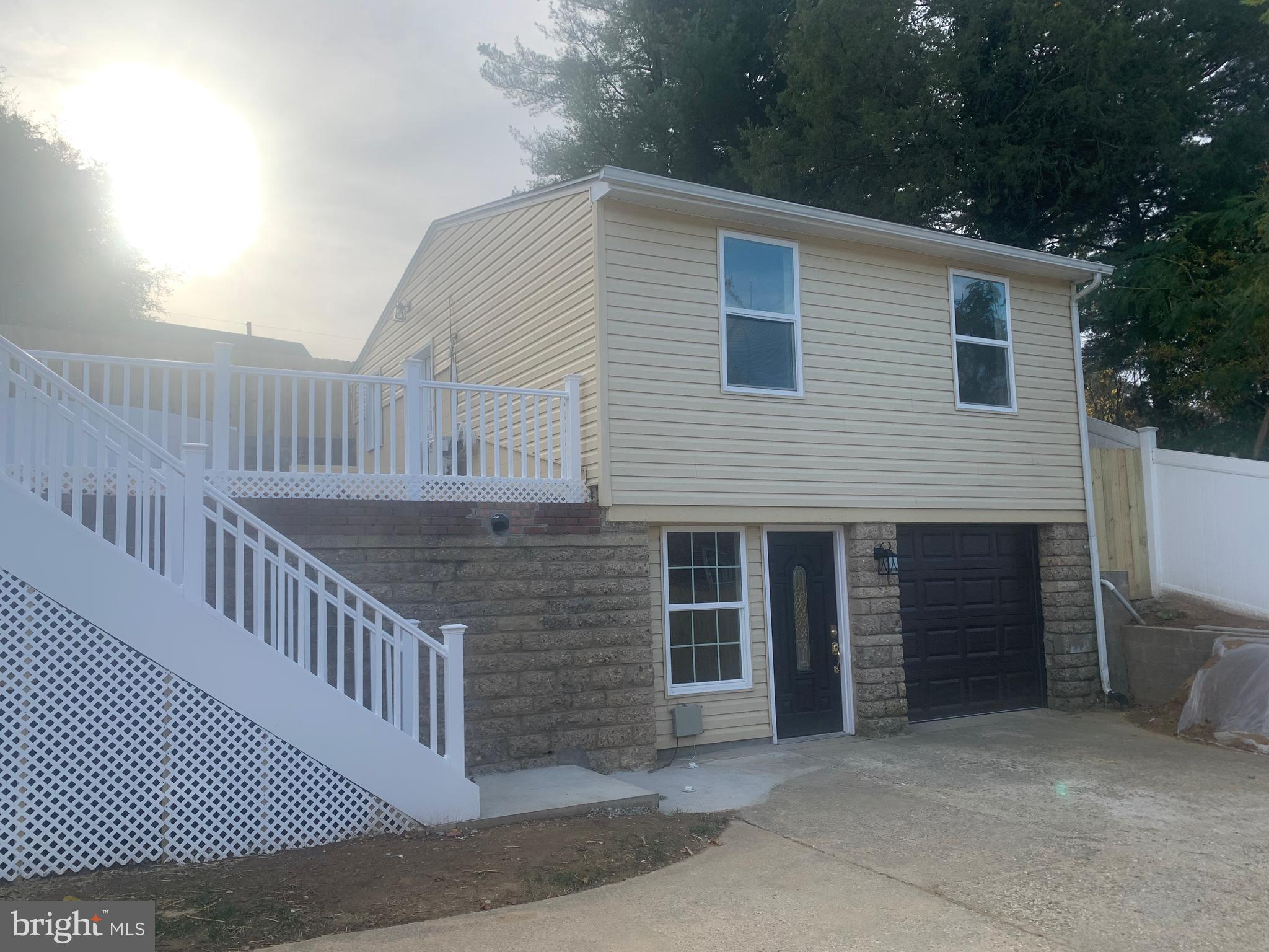 HAMPSHIRE KNOLLS - Residential Lease