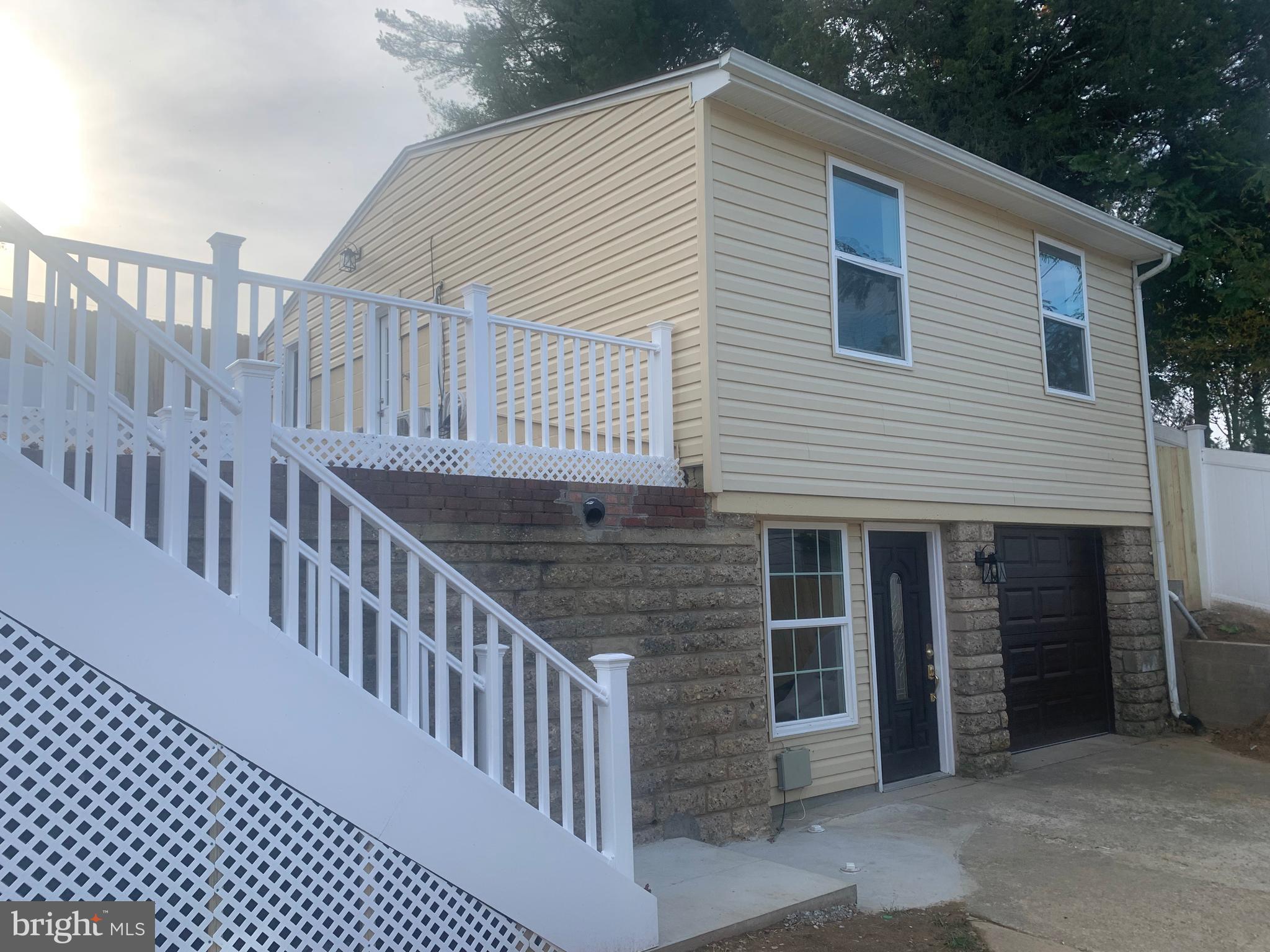 HAMPSHIRE KNOLLS - Residential Lease