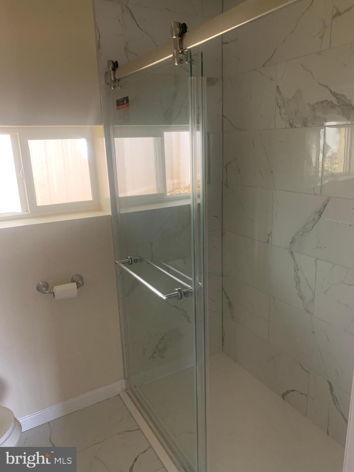 HAMPSHIRE KNOLLS - Residential Lease