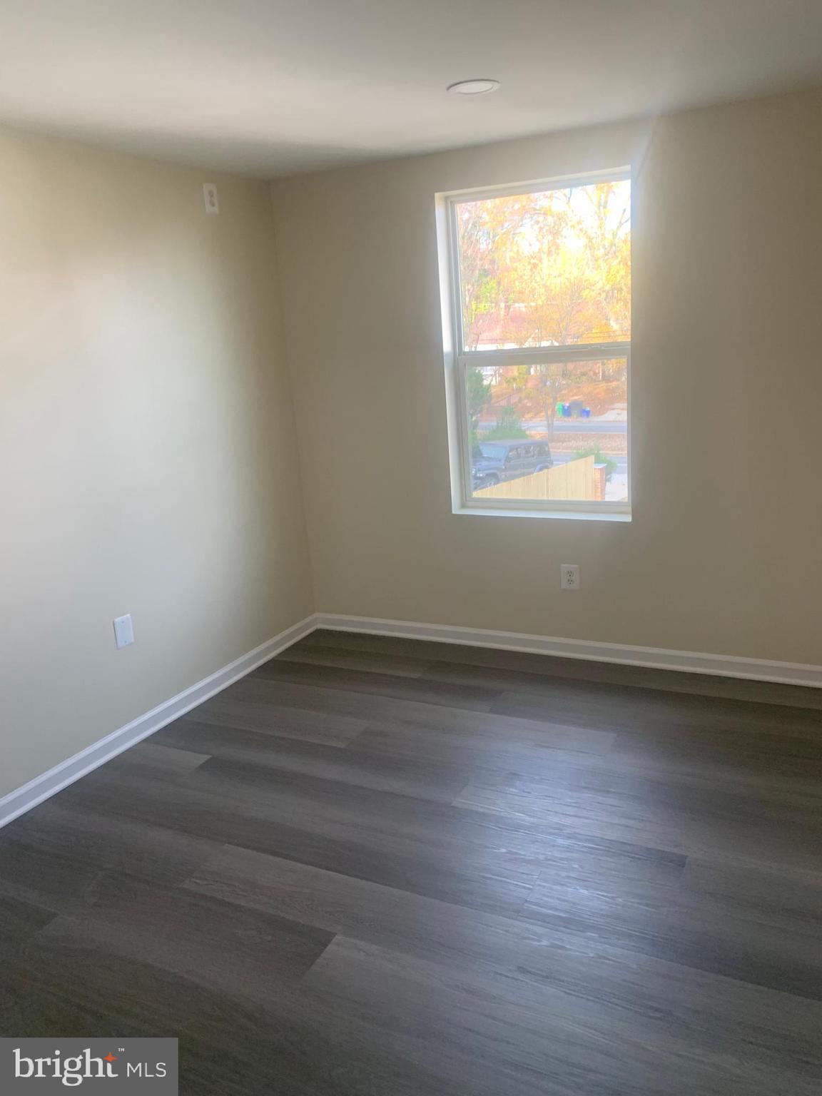 HAMPSHIRE KNOLLS - Residential Lease