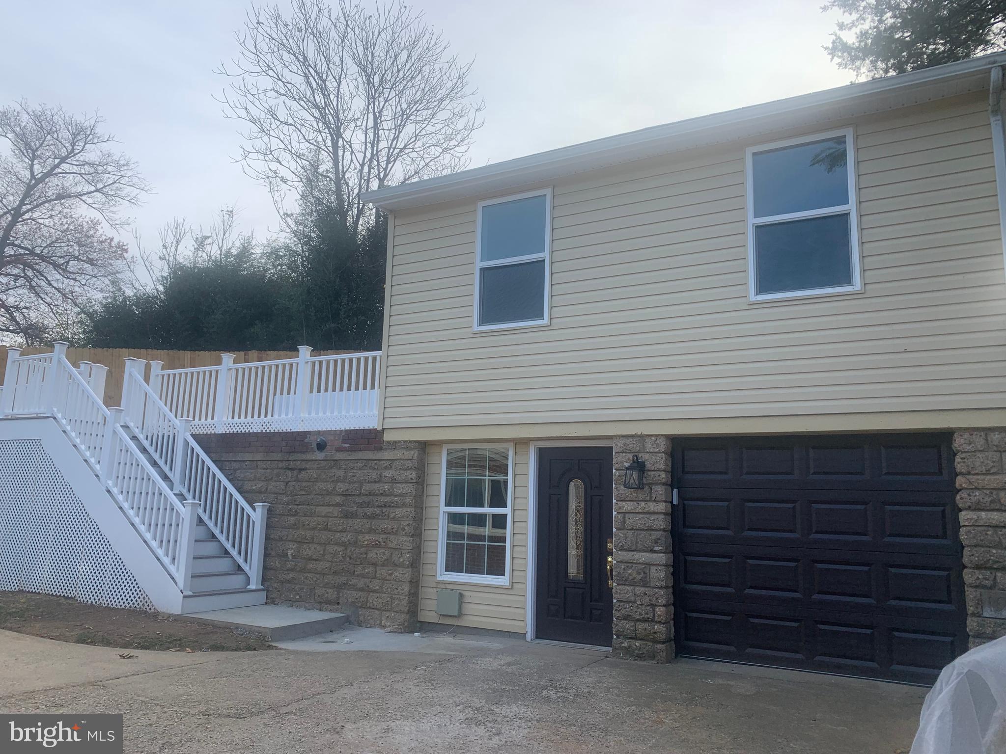 HAMPSHIRE KNOLLS - Residential Lease