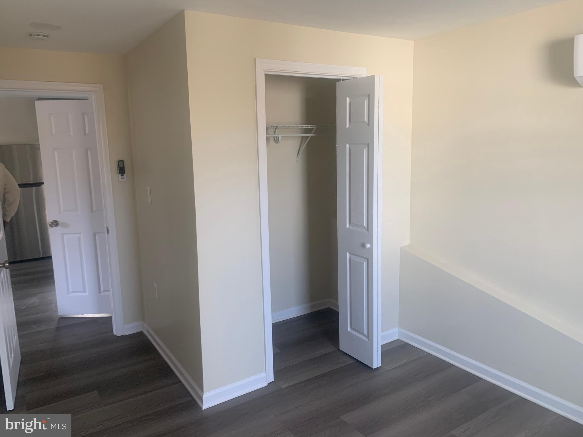 HAMPSHIRE KNOLLS - Residential Lease