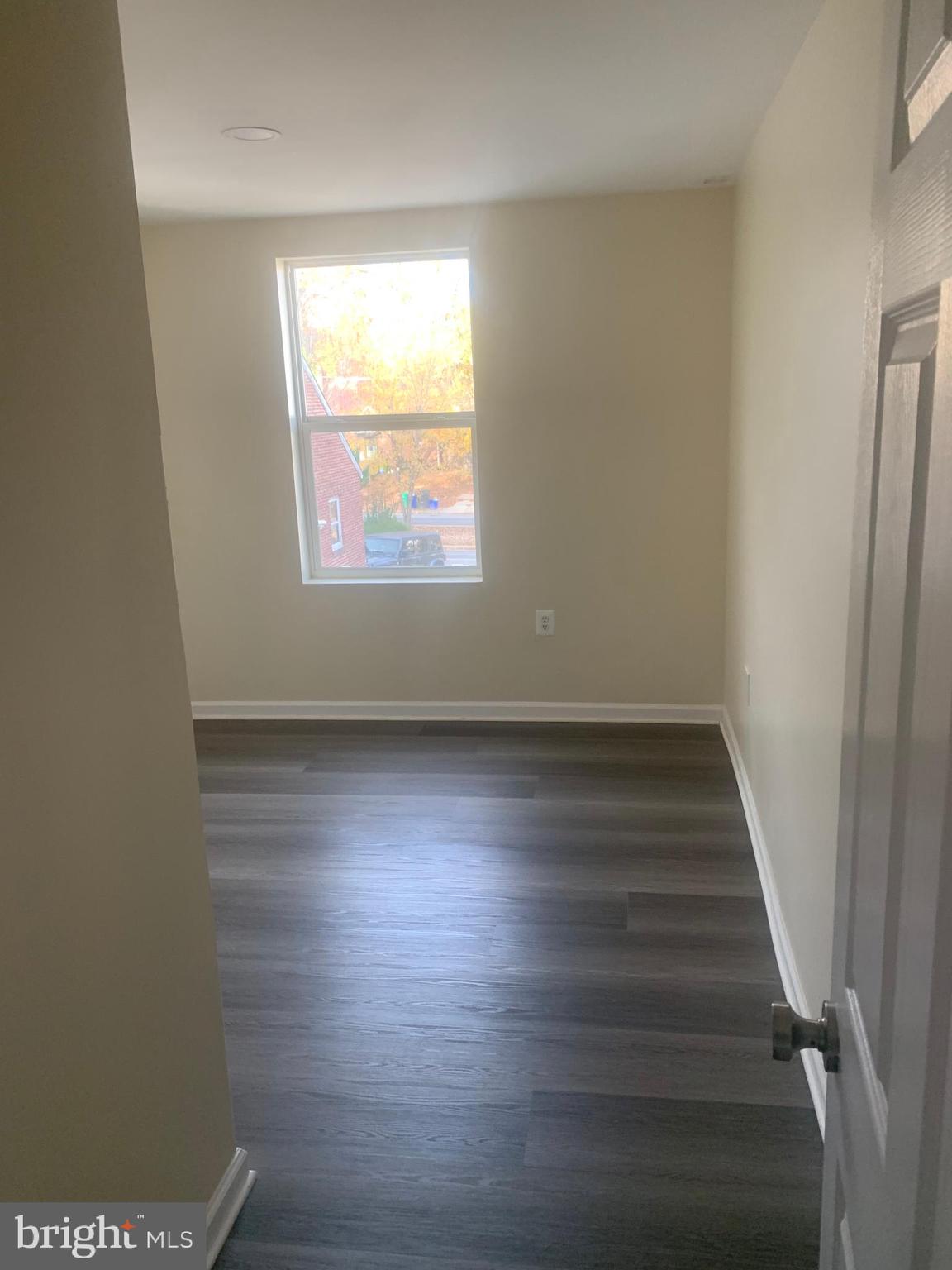 HAMPSHIRE KNOLLS - Residential Lease