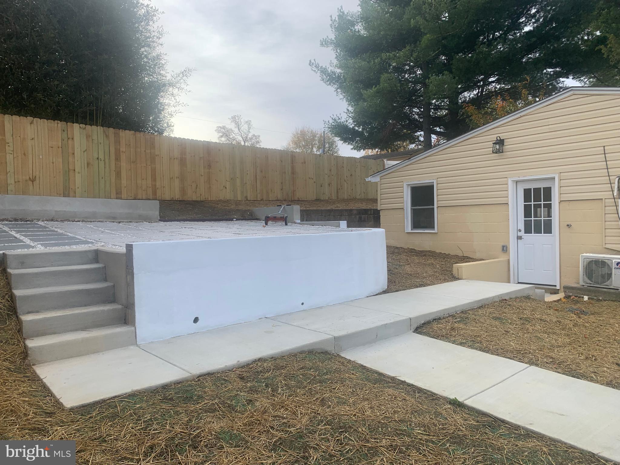 HAMPSHIRE KNOLLS - Residential Lease