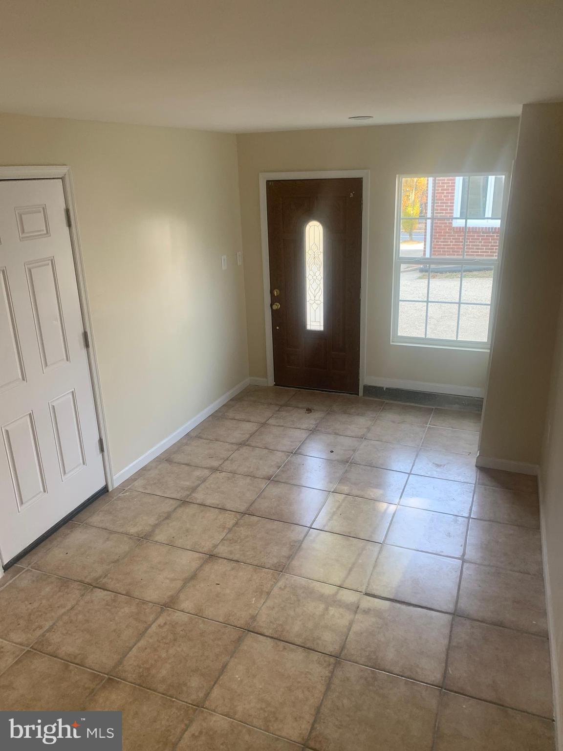 HAMPSHIRE KNOLLS - Residential Lease