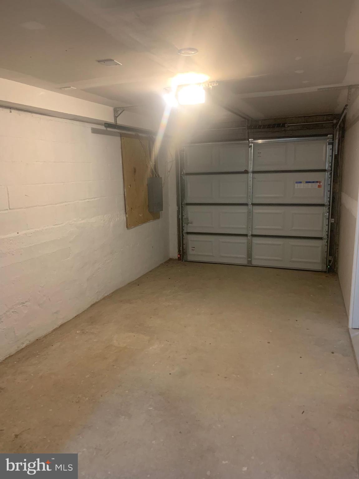 HAMPSHIRE KNOLLS - Residential Lease