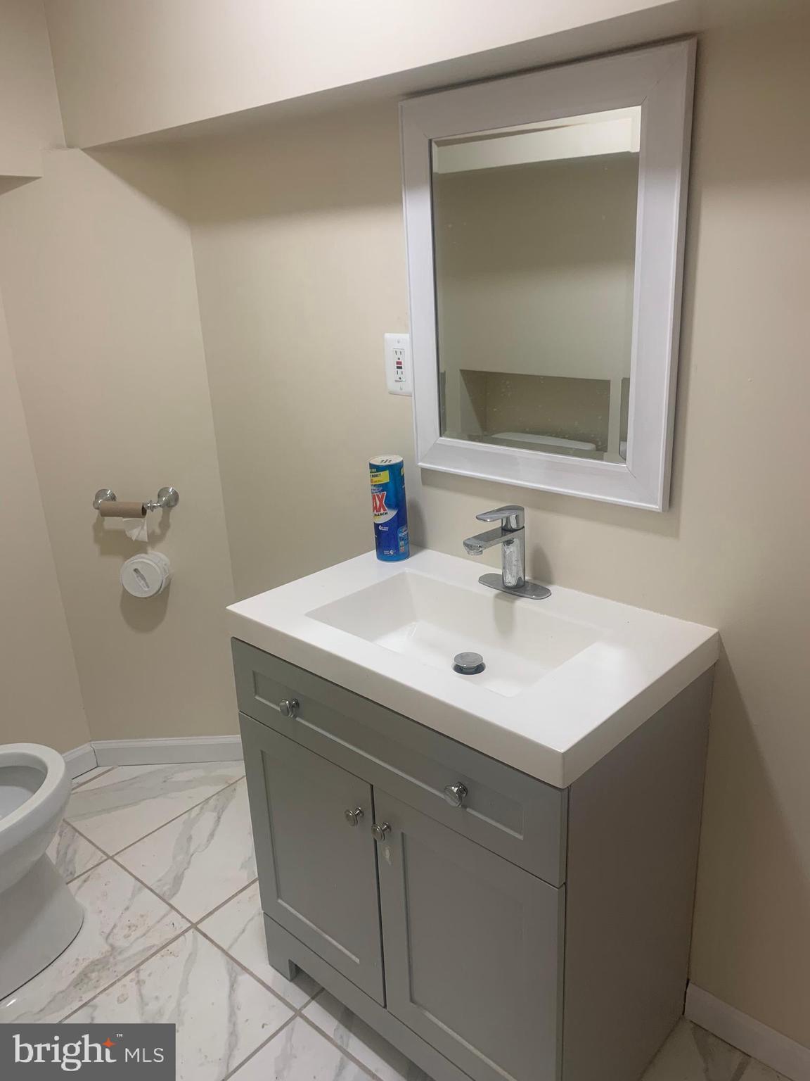 HAMPSHIRE KNOLLS - Residential Lease