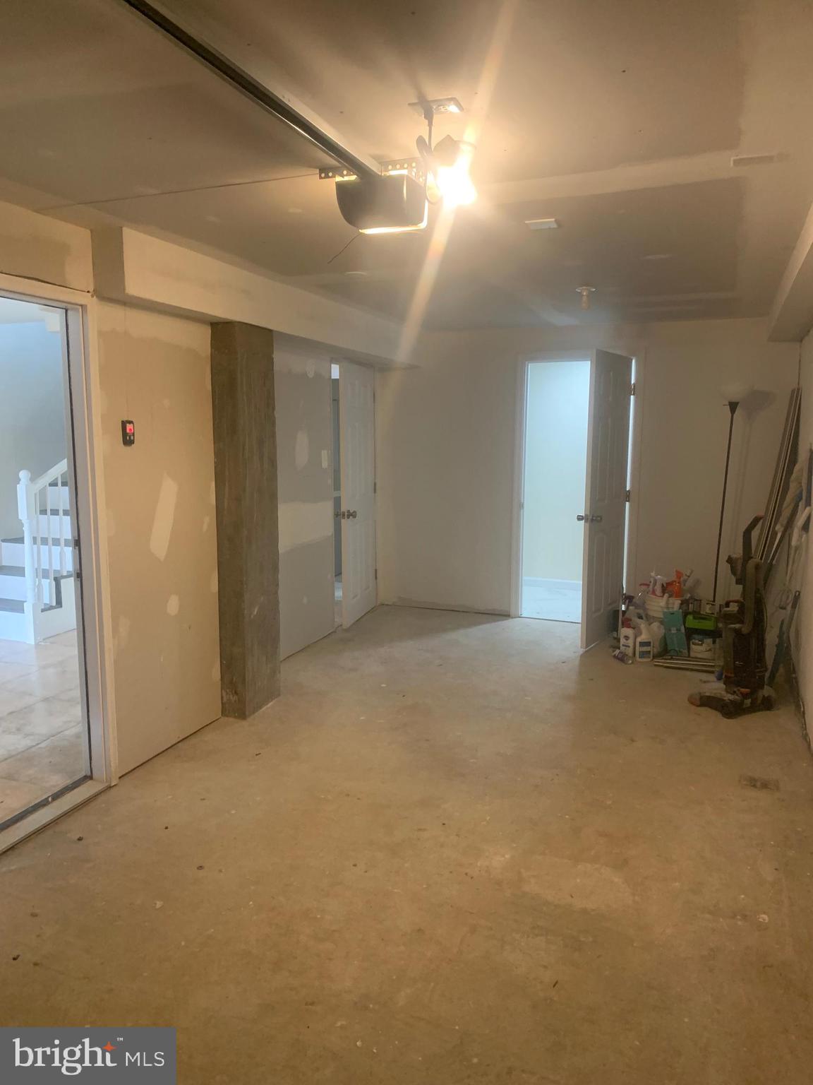 HAMPSHIRE KNOLLS - Residential Lease