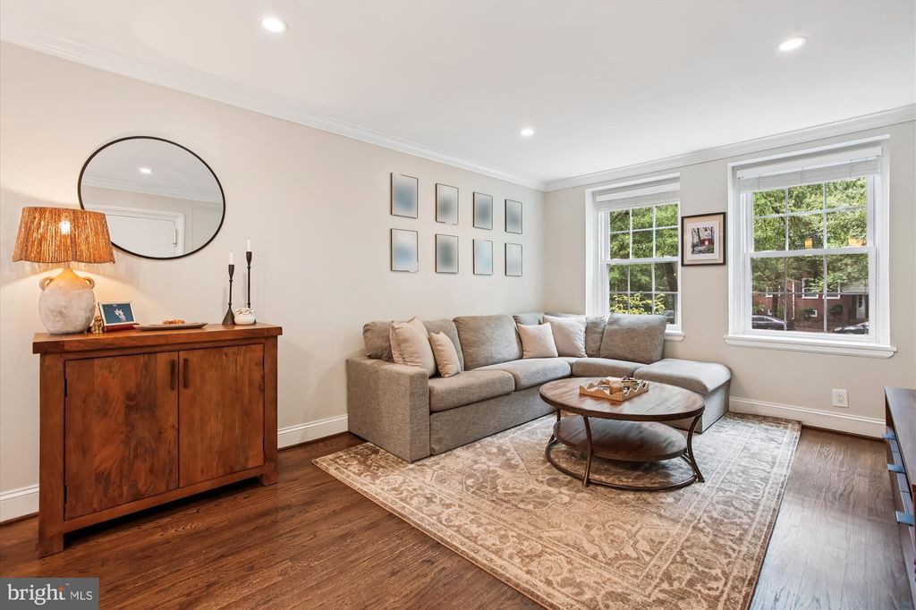 Photo of 4902 29th Road S #A2, ARLINGTON, VA 22206 (MLS # VAAX2049556)