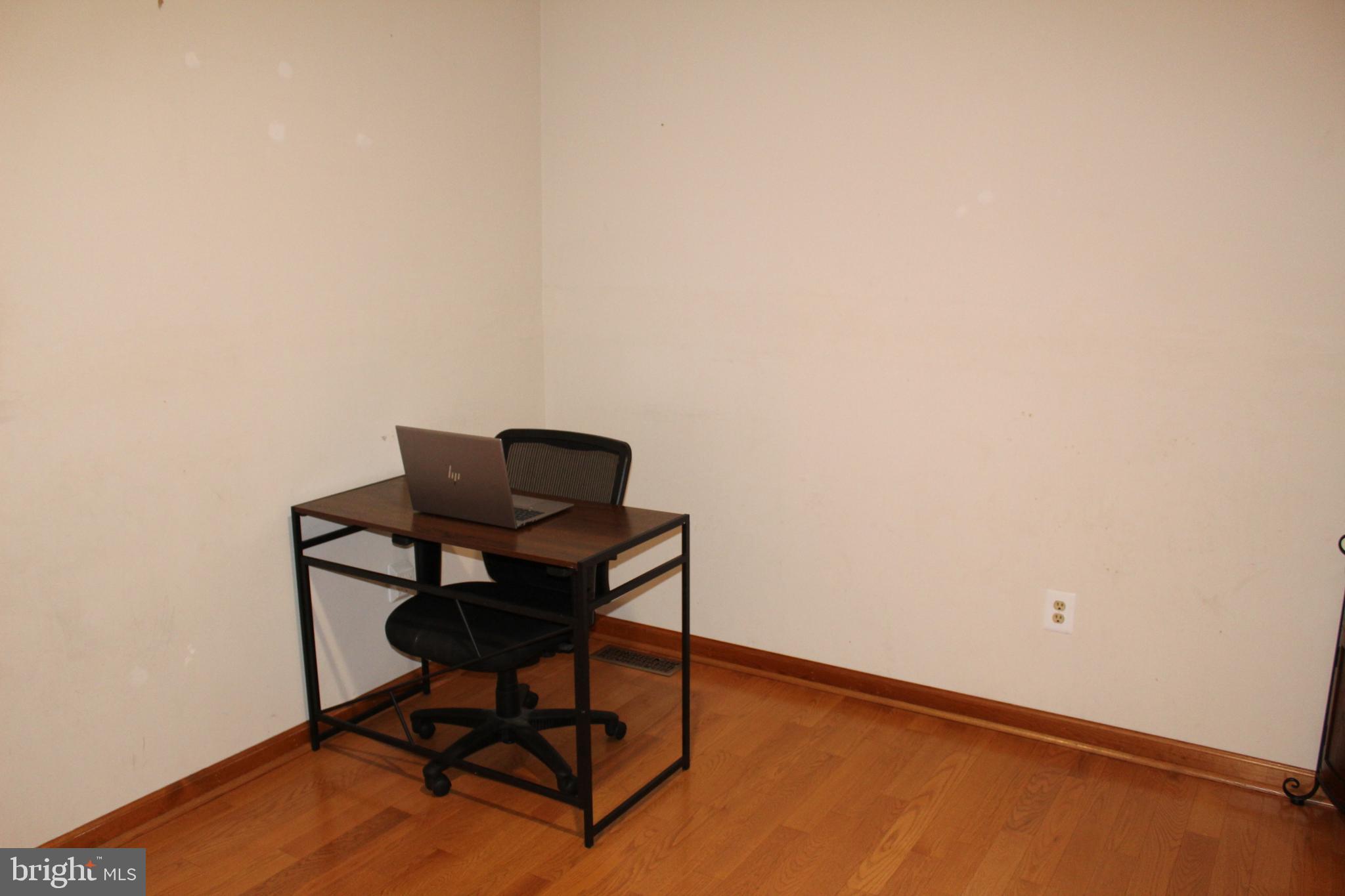 SALFORD POND - Residential