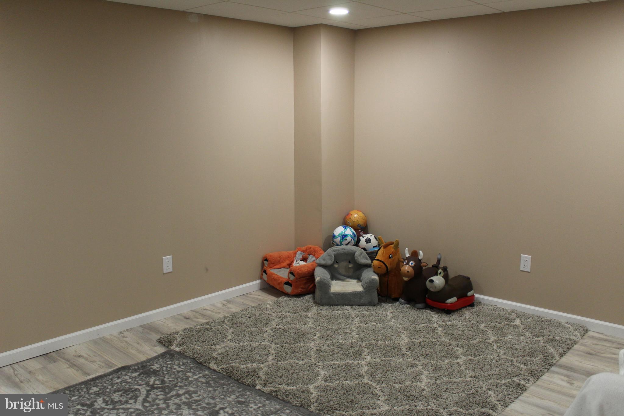 SALFORD POND - Residential