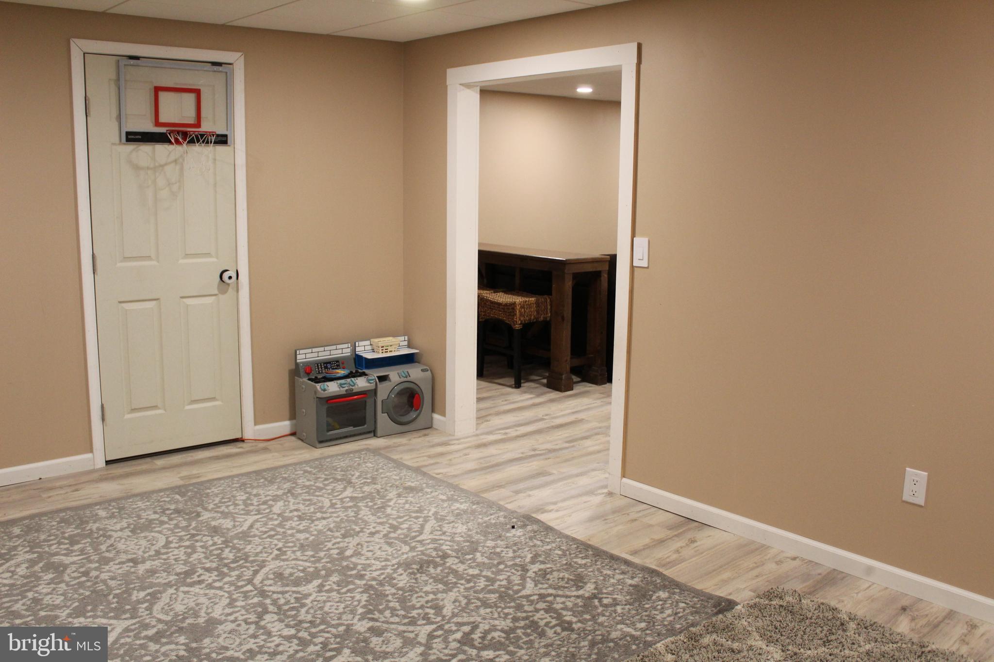 SALFORD POND - Residential