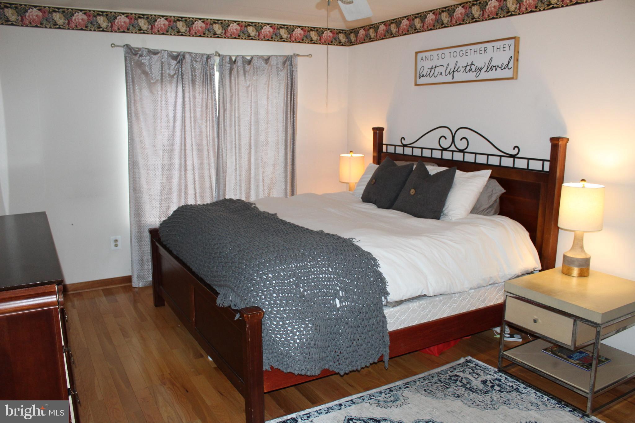 SALFORD POND - Residential