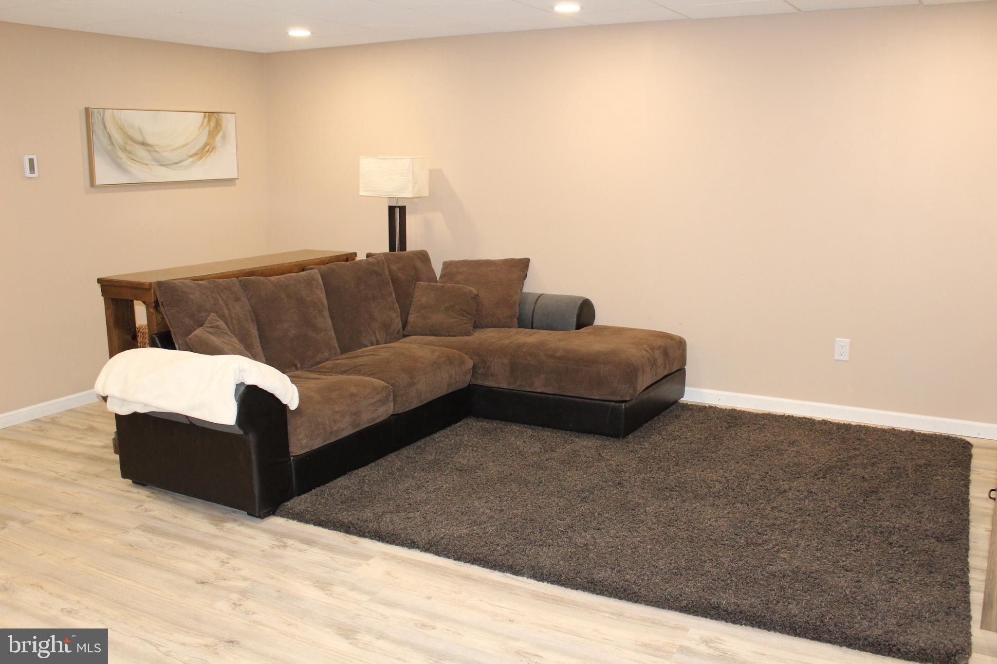 SALFORD POND - Residential