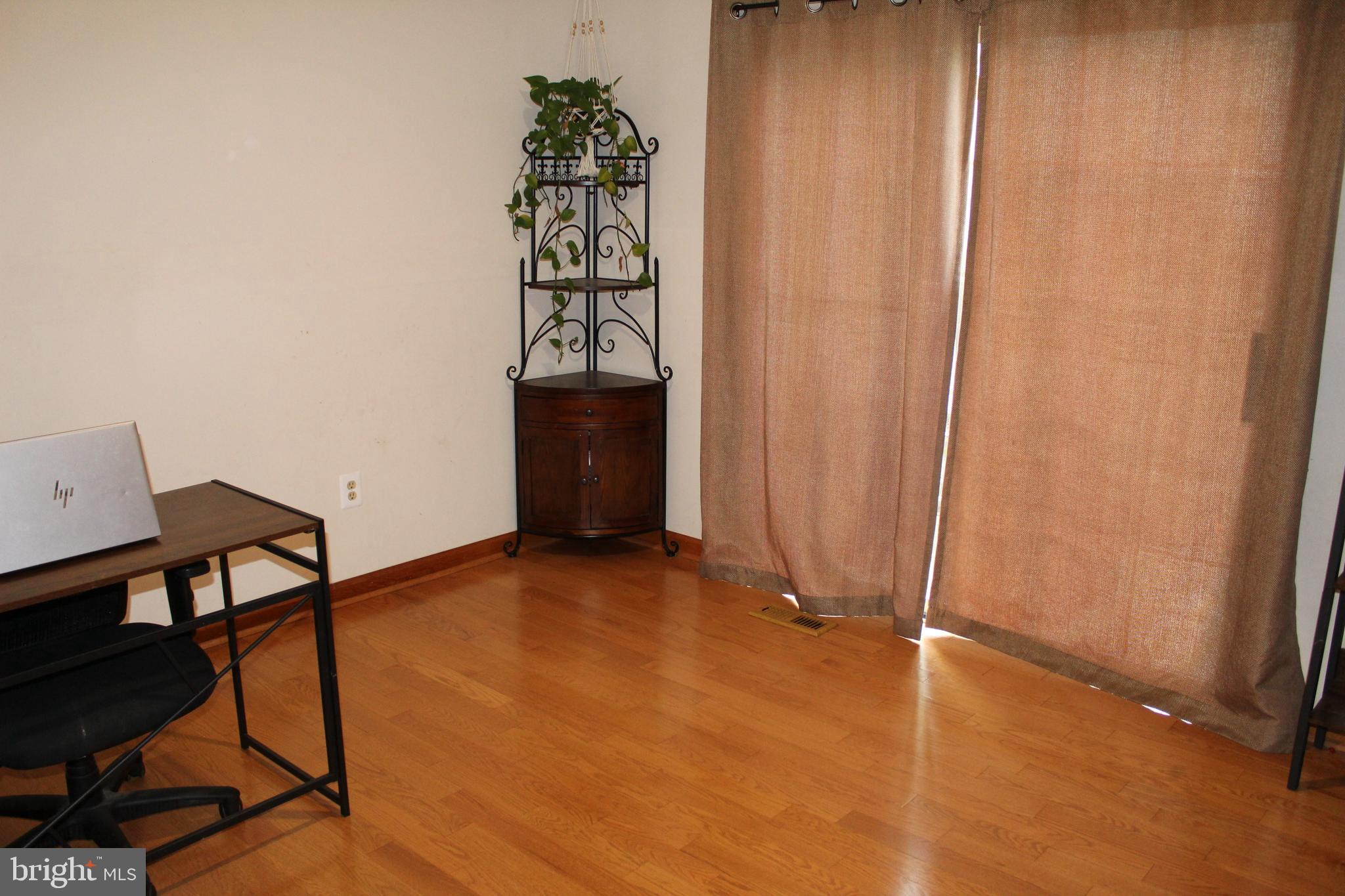 SALFORD POND - Residential