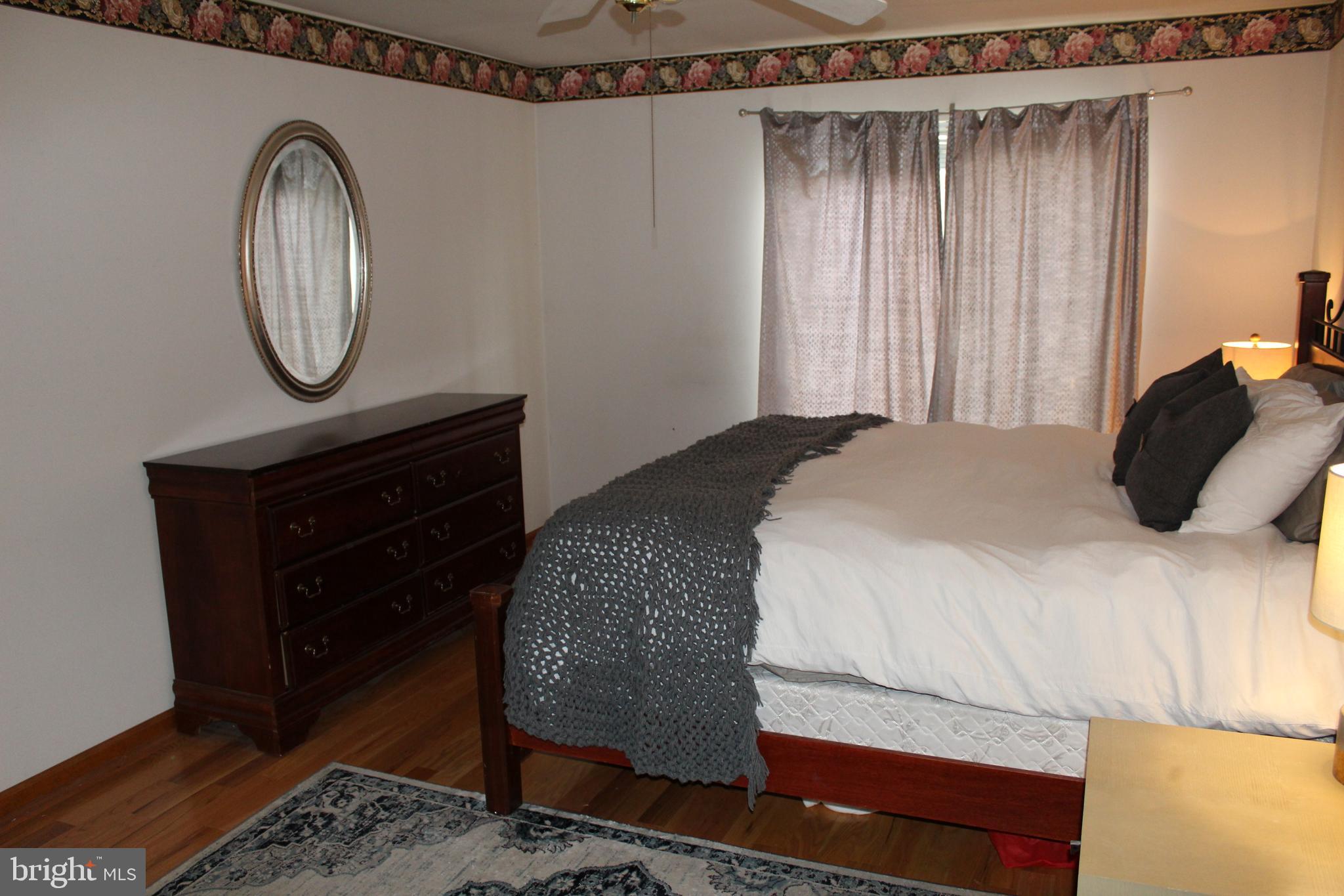 SALFORD POND - Residential