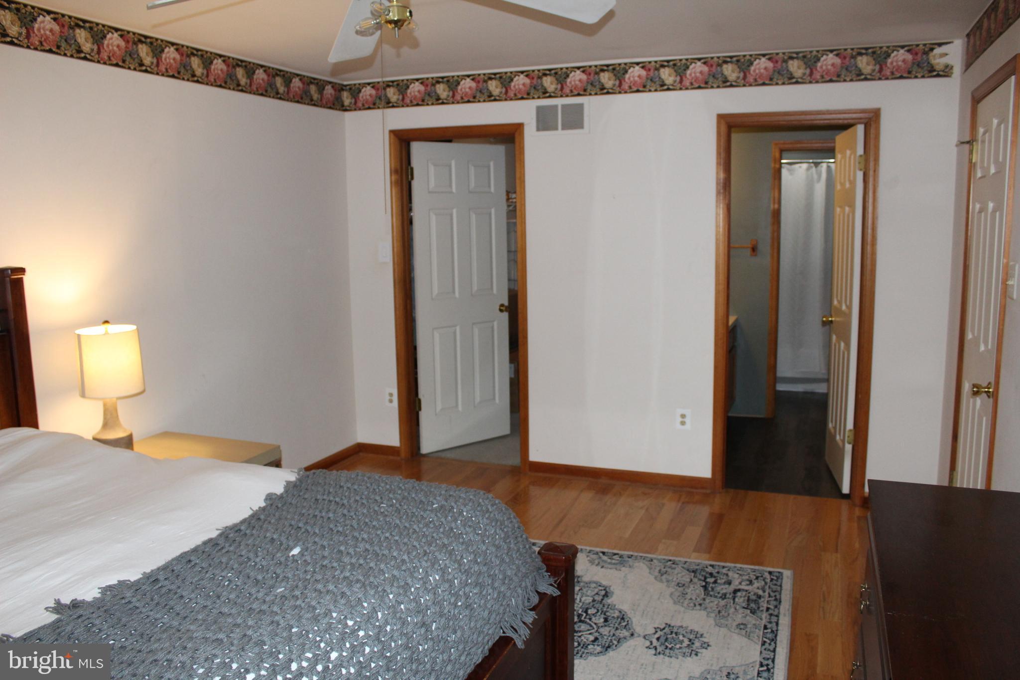 SALFORD POND - Residential