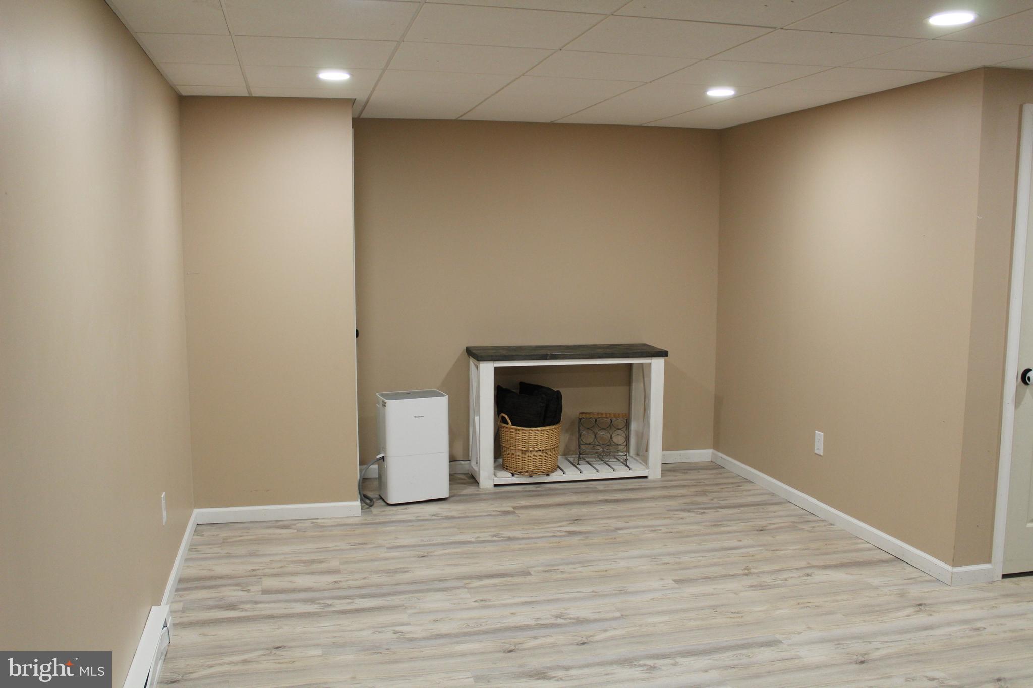 SALFORD POND - Residential