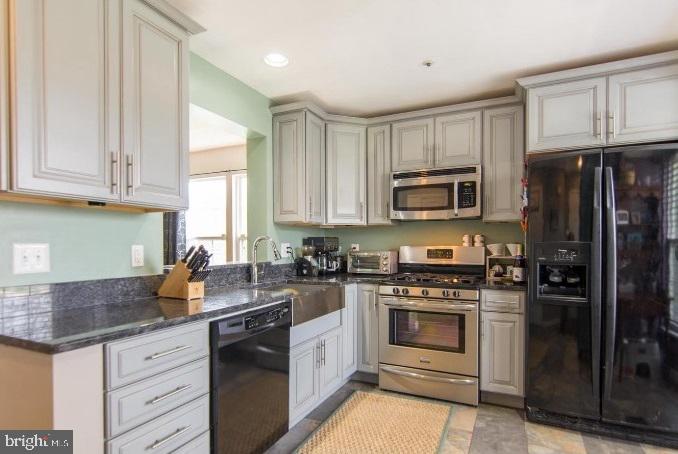 FOX CHASE - Residential