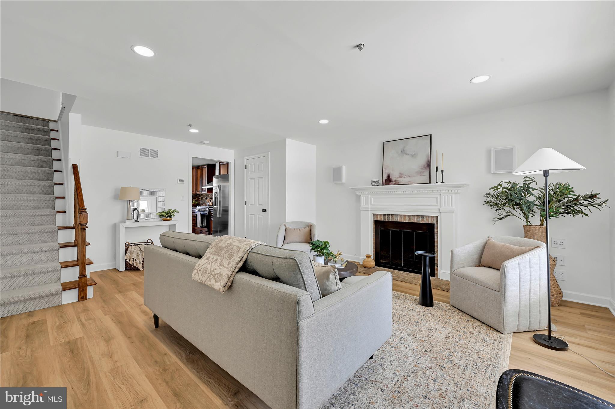 1015 E WALNUT STREET