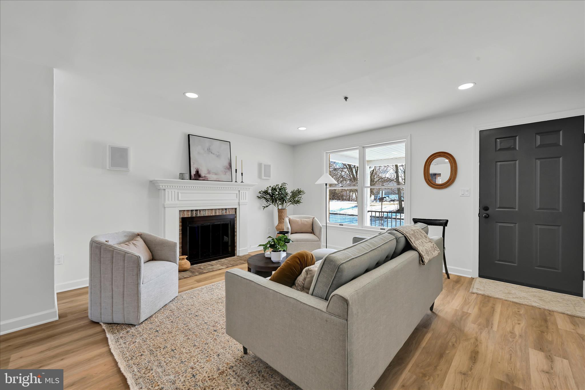 1015 E WALNUT STREET