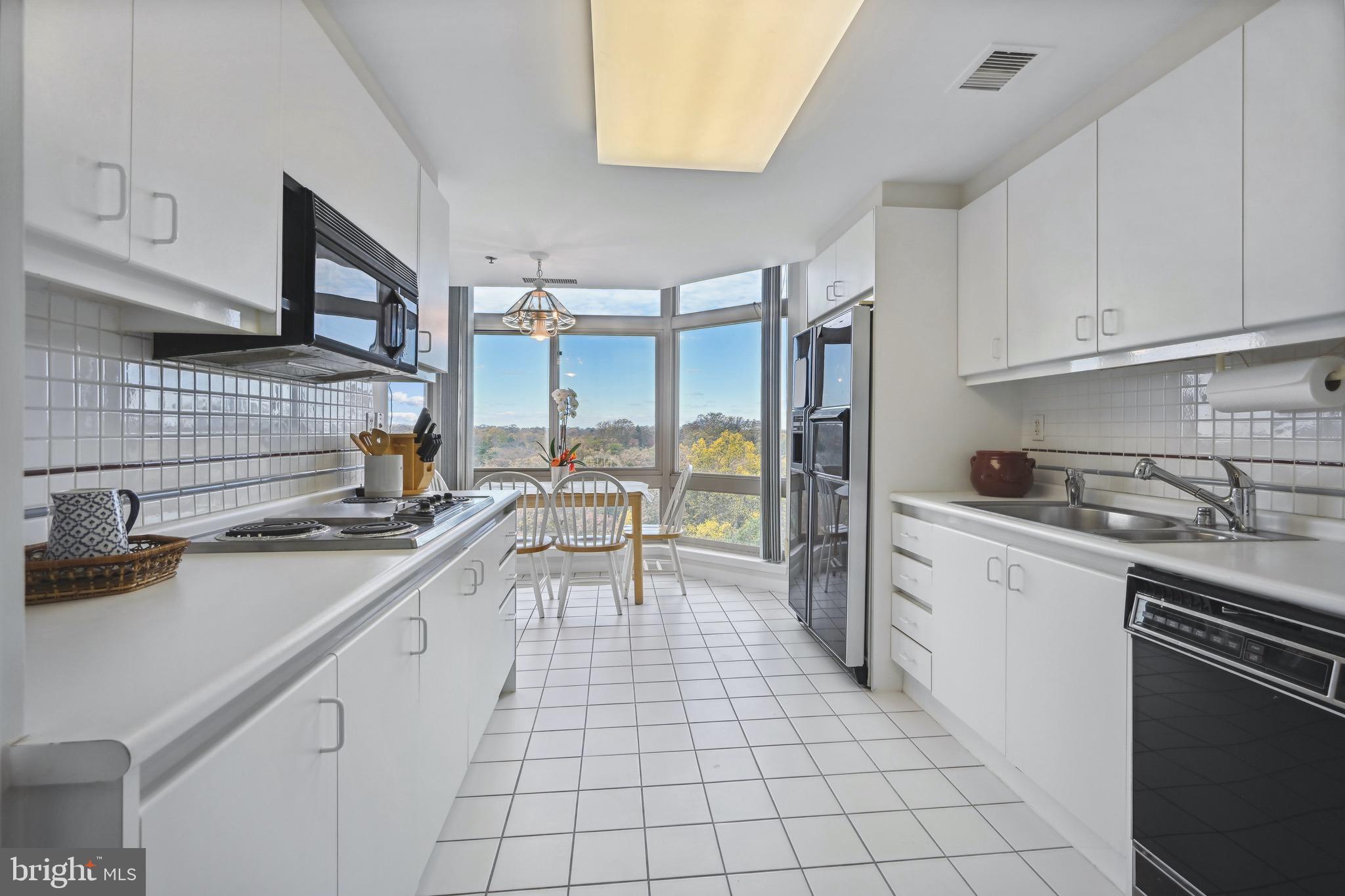 SOMERSET HOUSE CONDOS - Residential