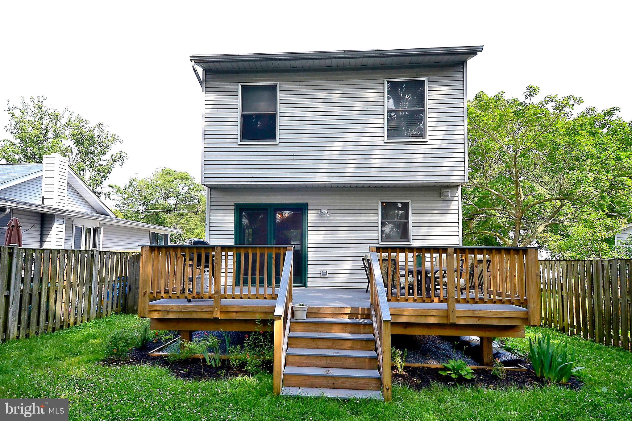 WOODLAND BEACH - Residential