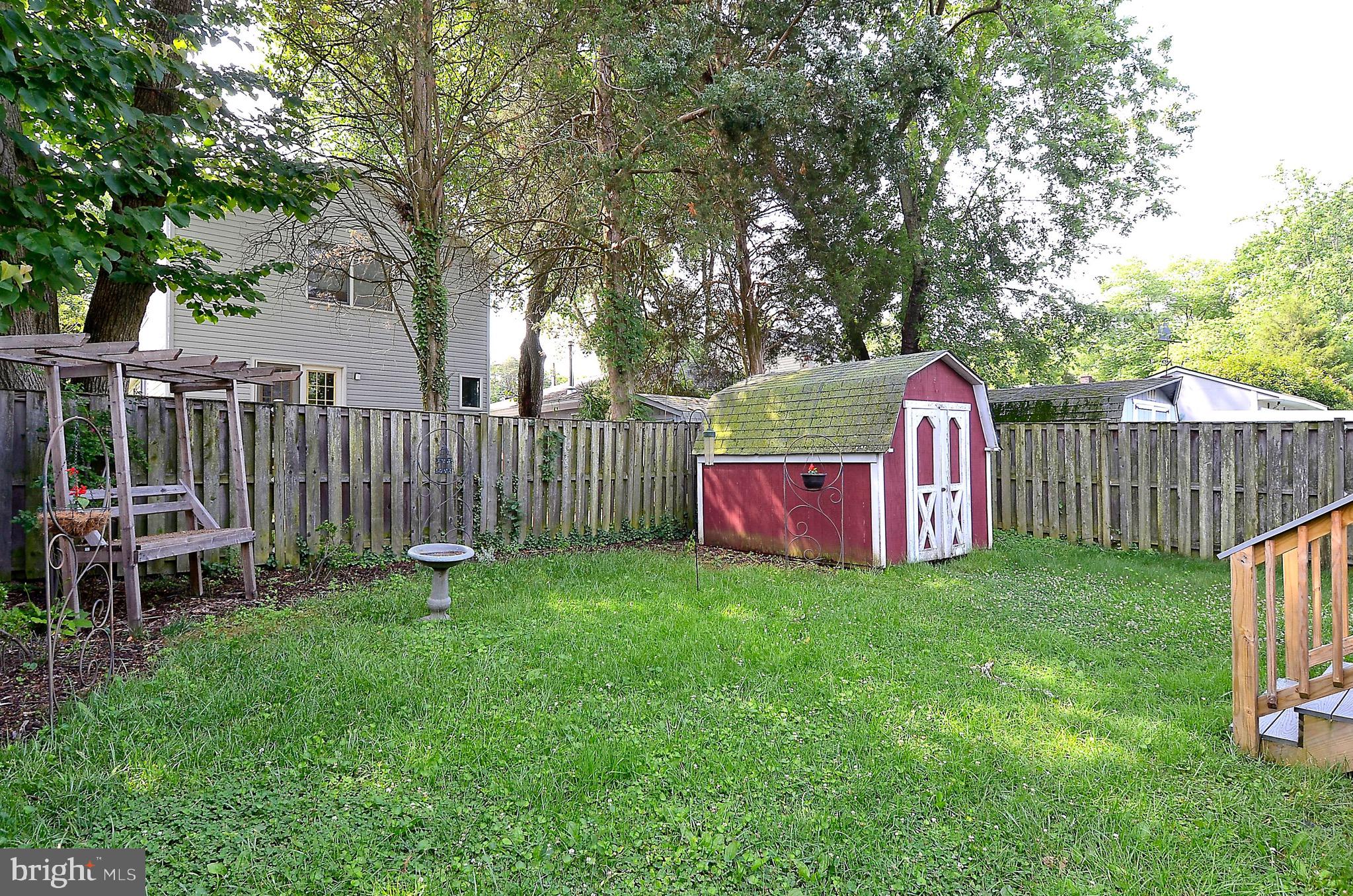 WOODLAND BEACH - Residential