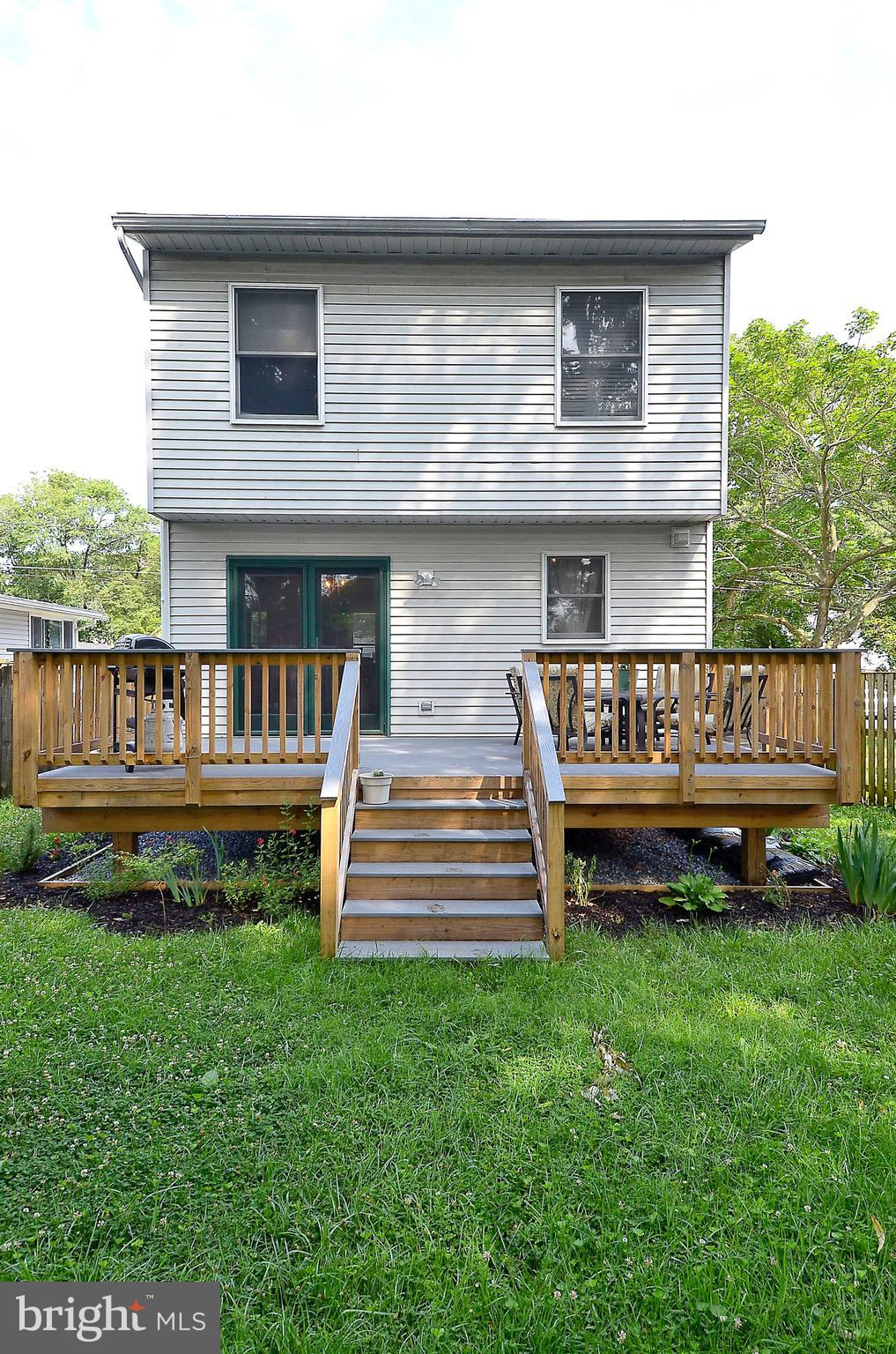 WOODLAND BEACH - Residential