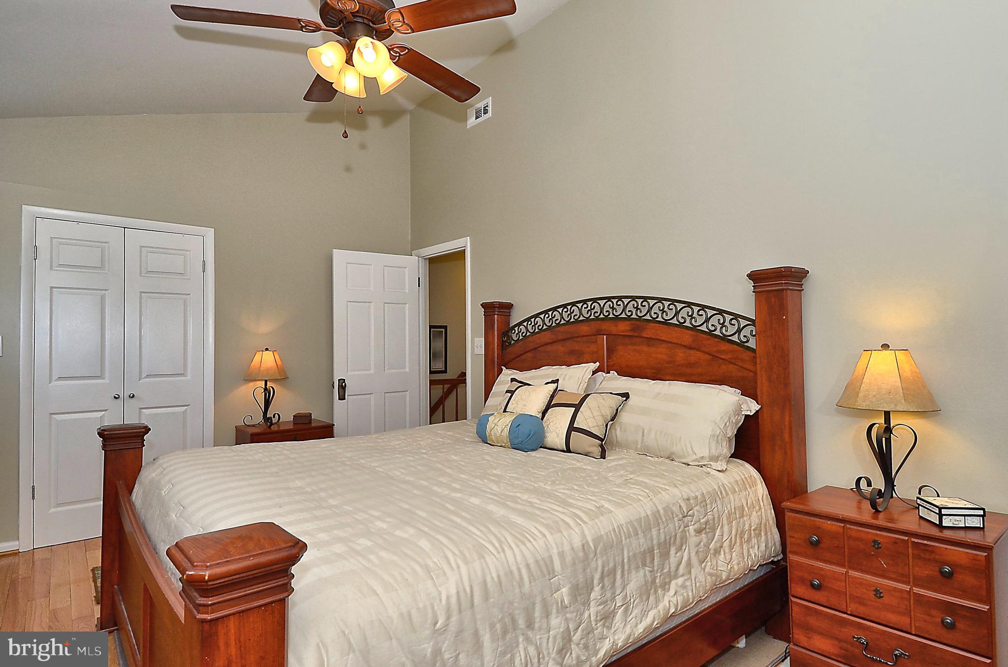 WOODLAND BEACH - Residential