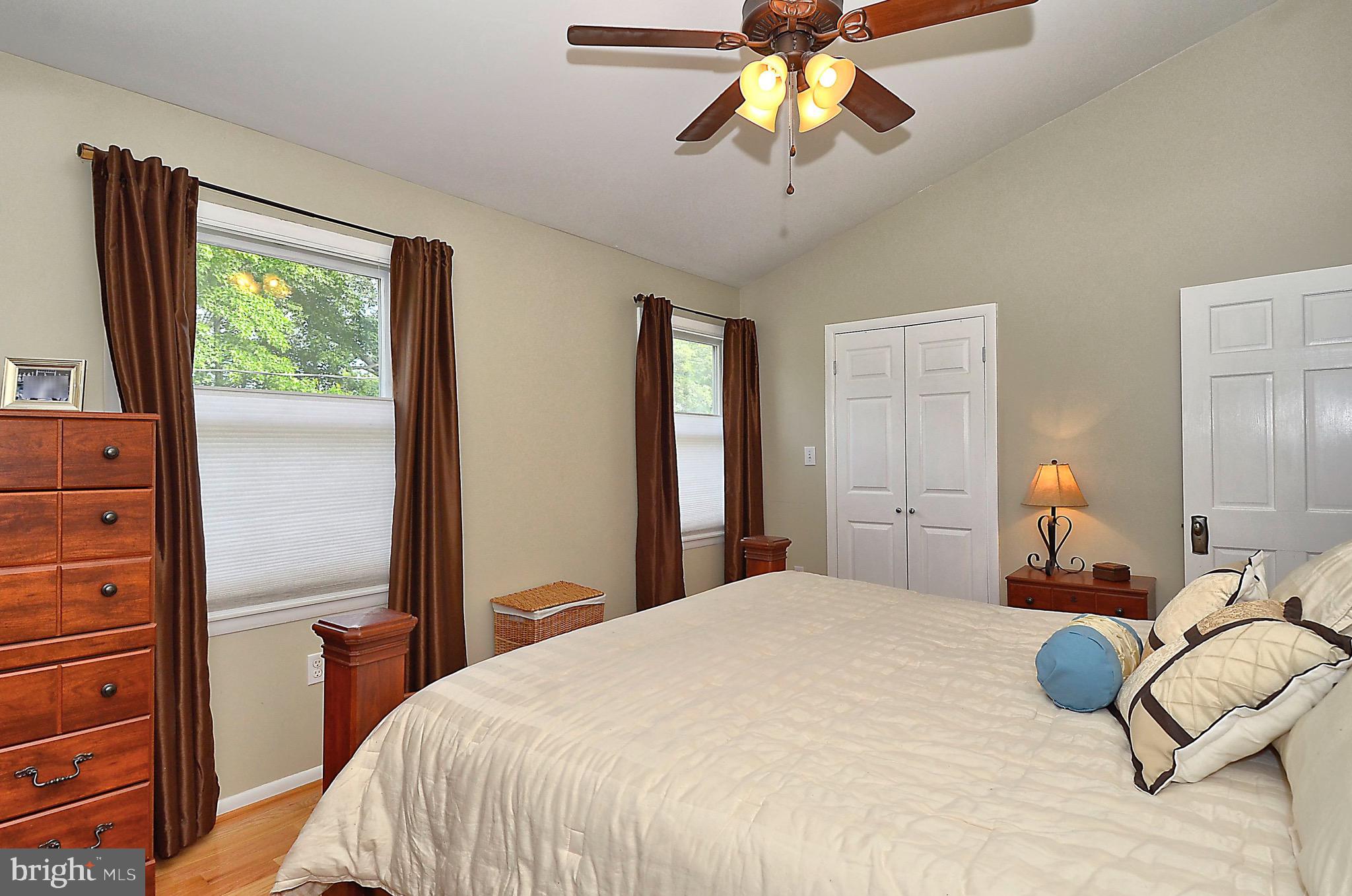 WOODLAND BEACH - Residential