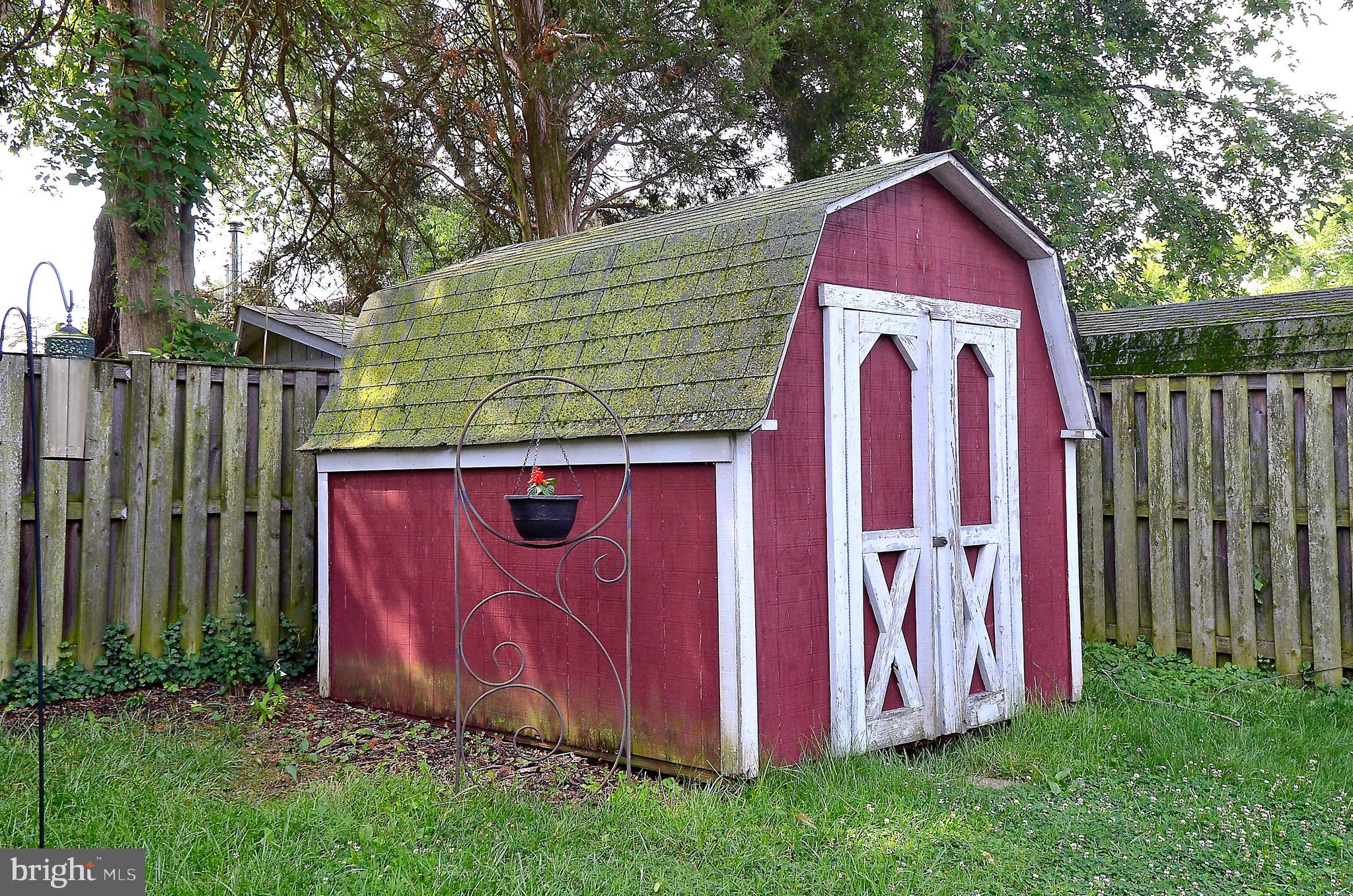 WOODLAND BEACH - Residential